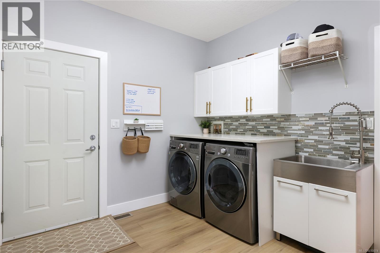 2461 Stirling Cres - 16