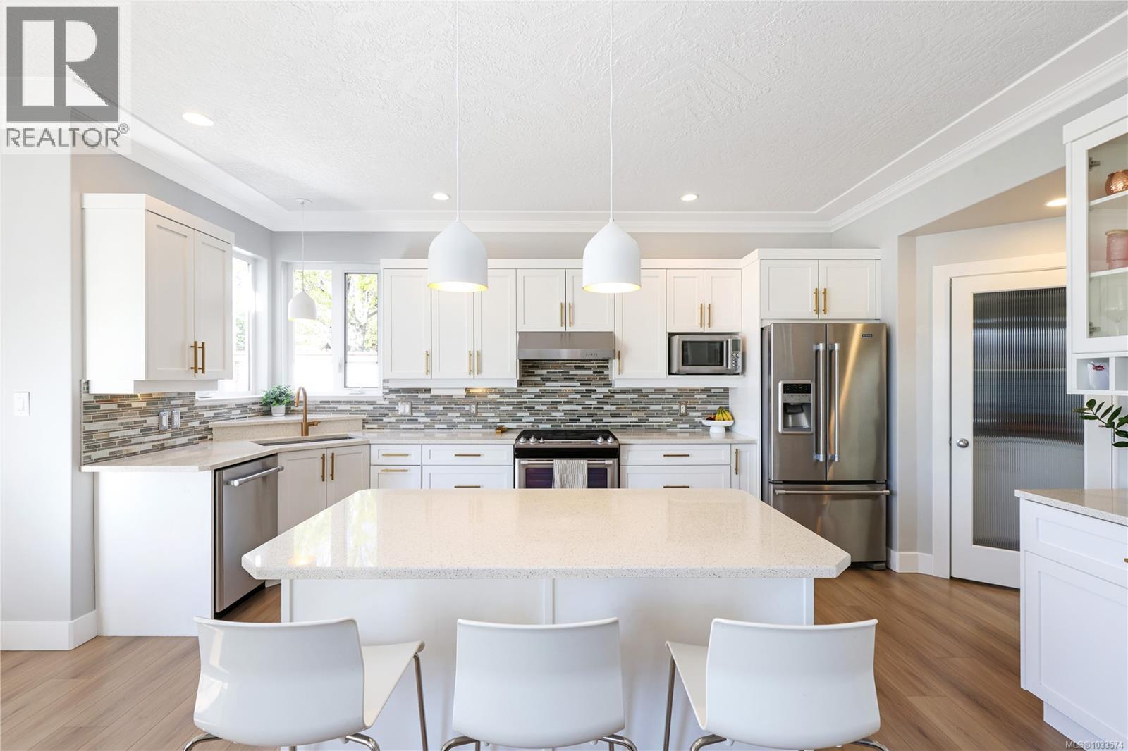 2461 Stirling Cres - 11