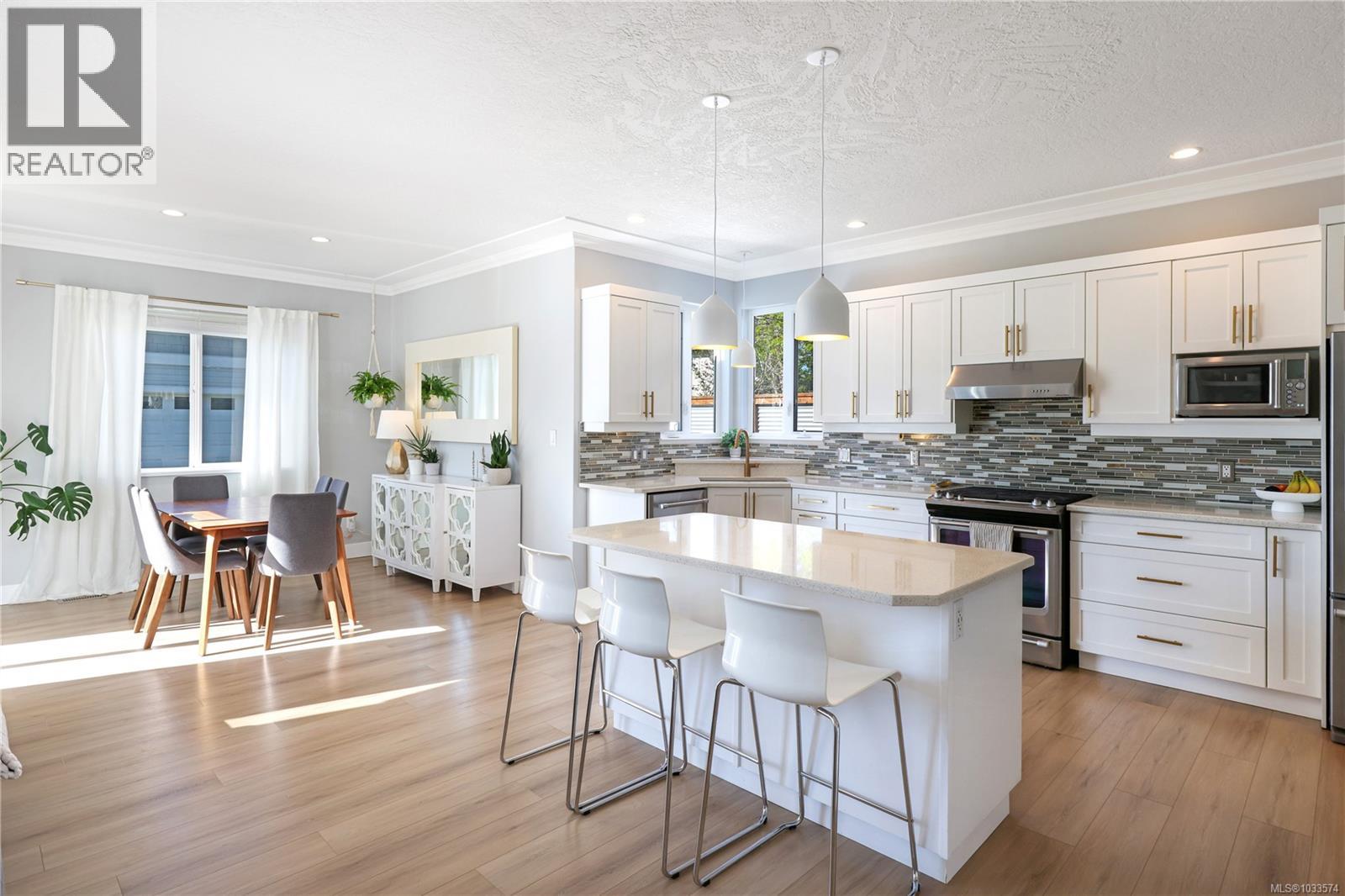 2461 Stirling Cres - 10