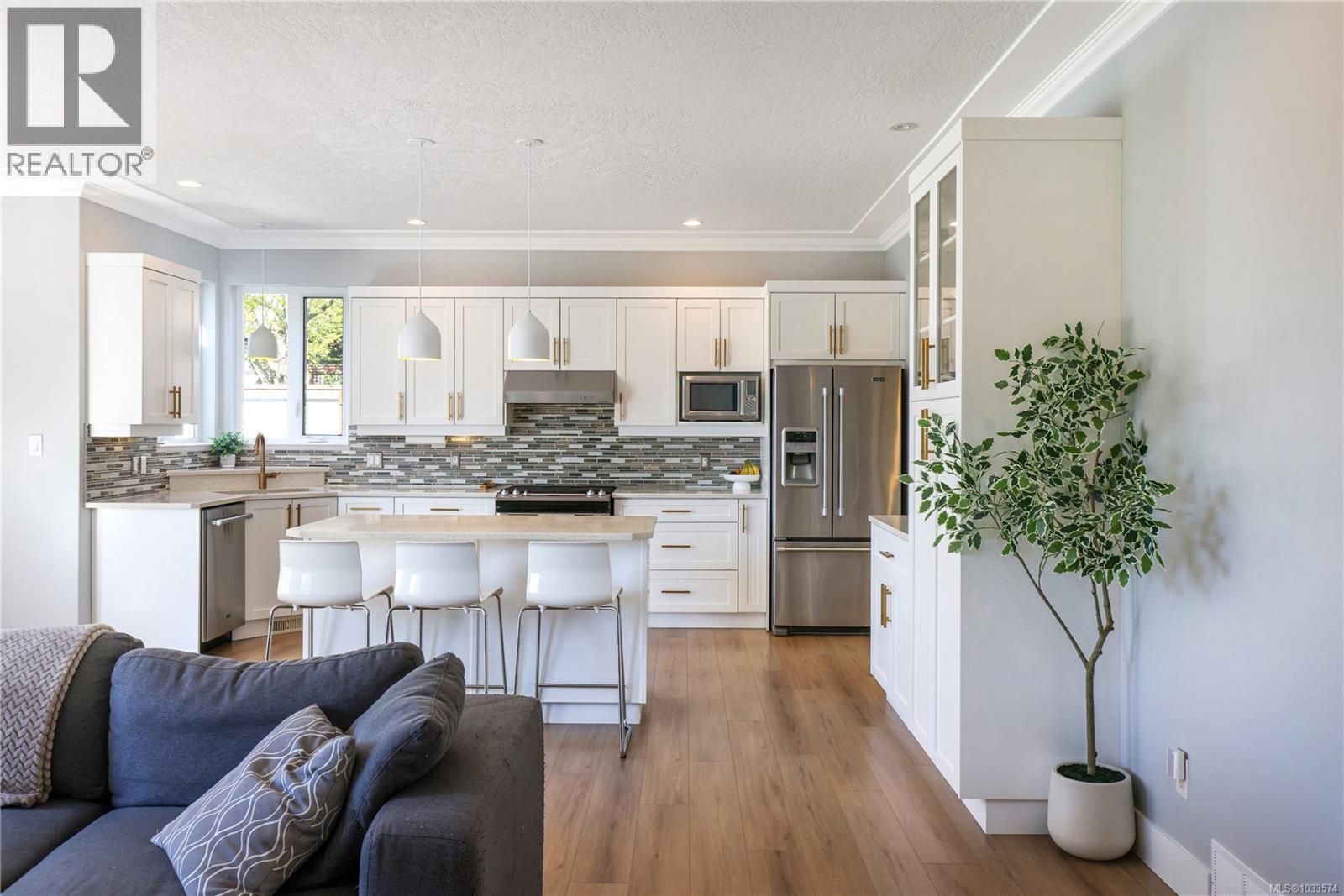 2461 Stirling Cres - 8