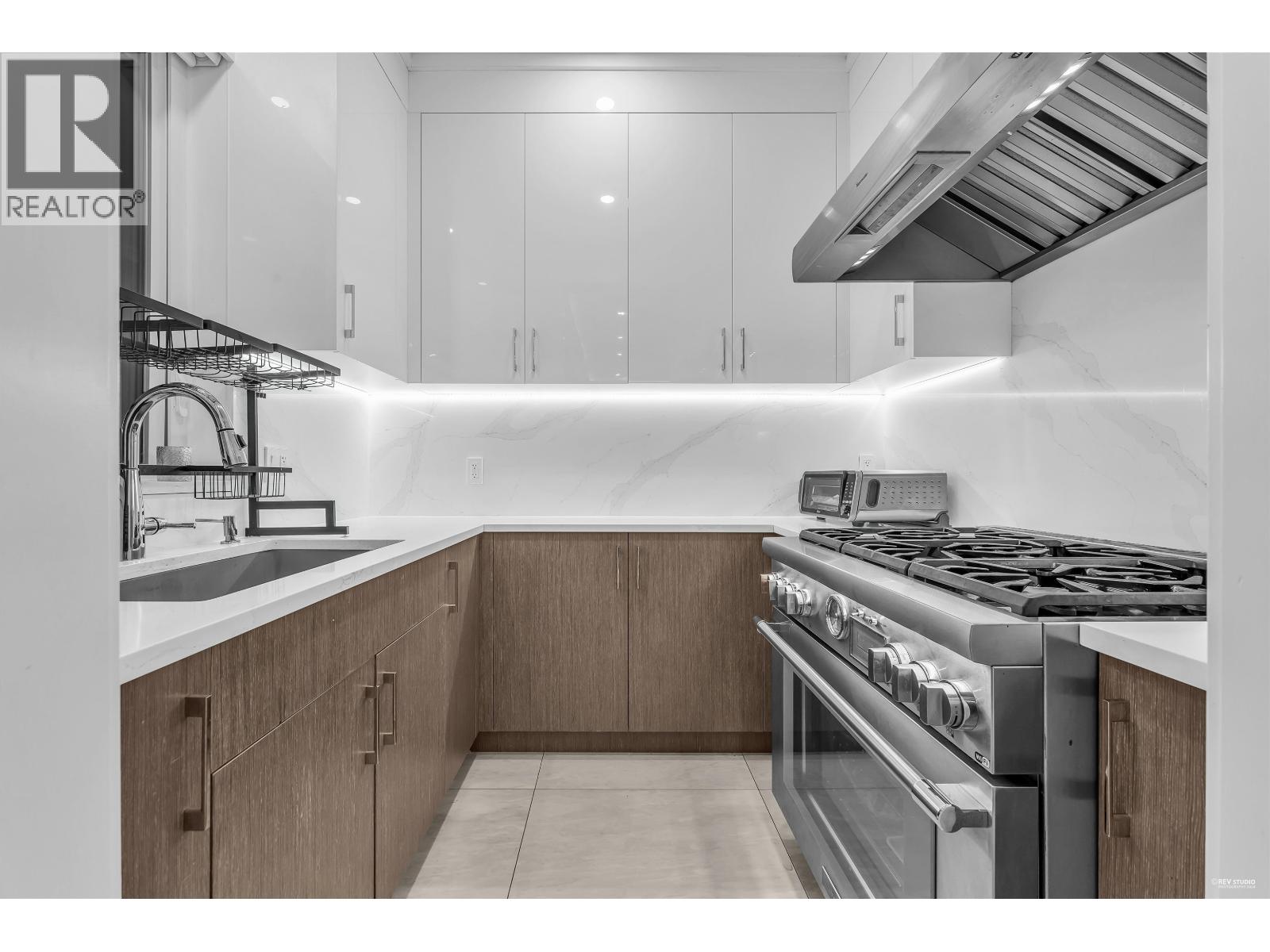 929 CANYON BOULEVARD, North Vancouver