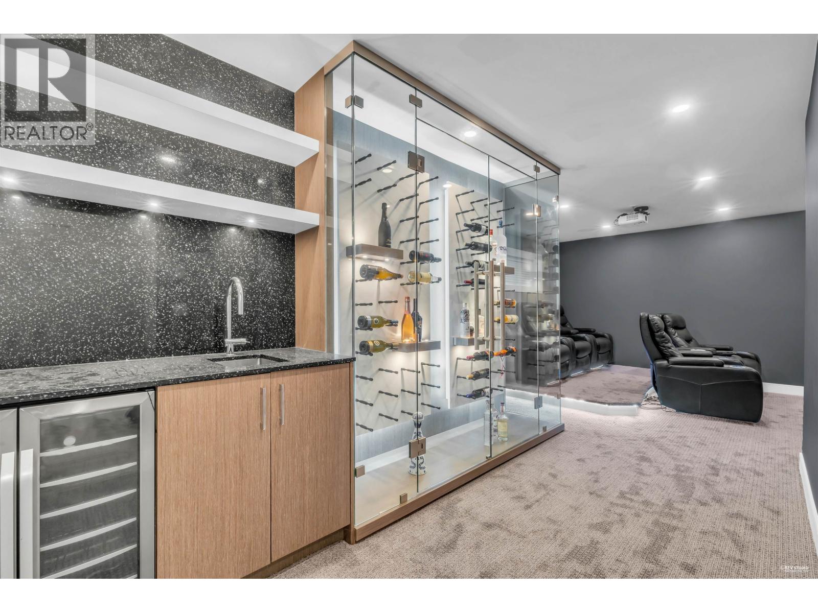 929 CANYON BOULEVARD, North Vancouver