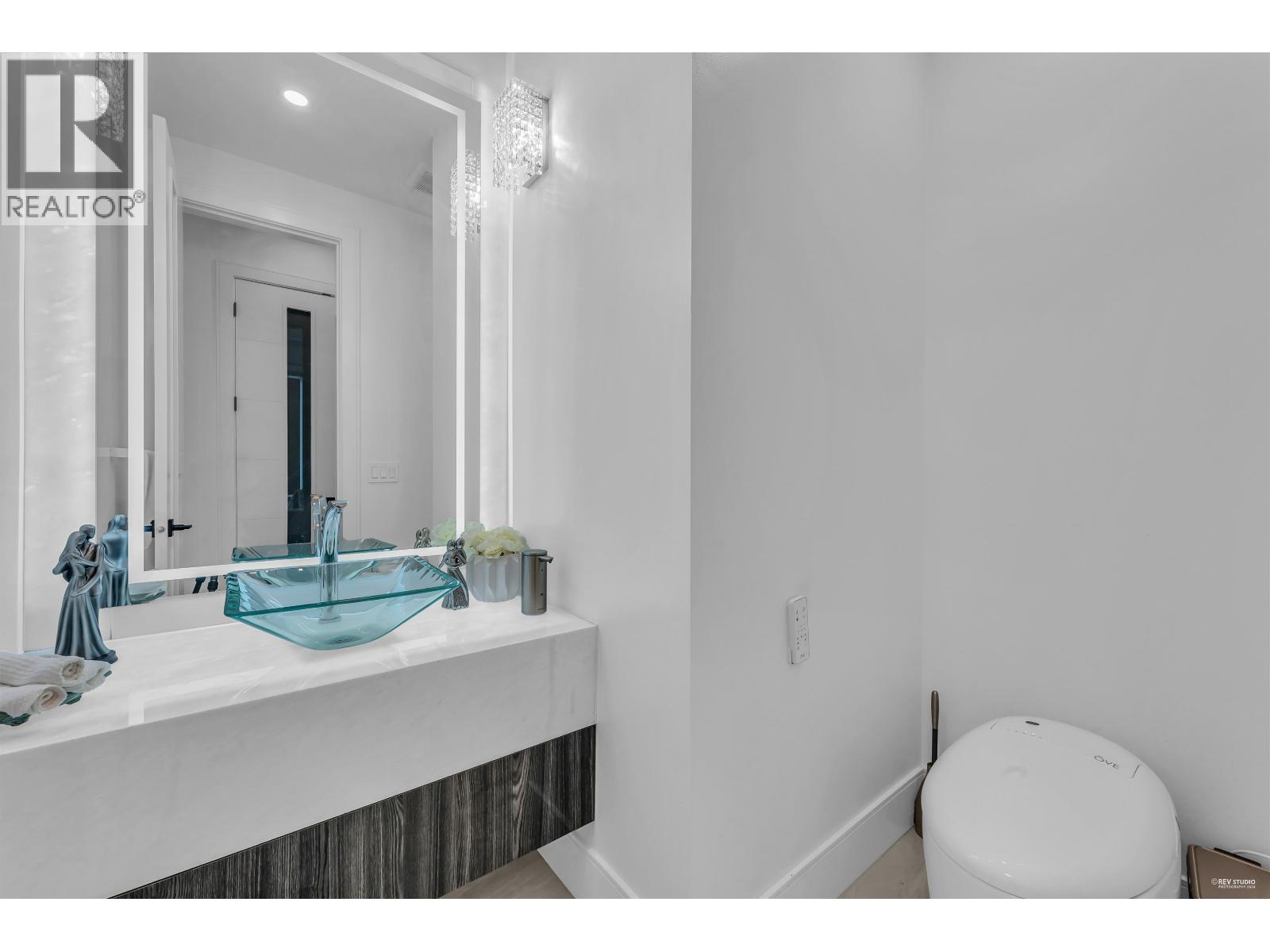 929 CANYON BOULEVARD, North Vancouver