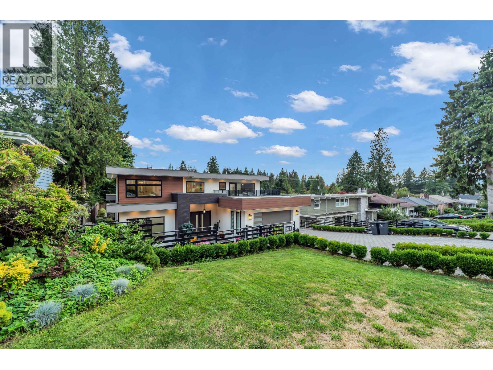 929 CANYON BOULEVARD, North Vancouver