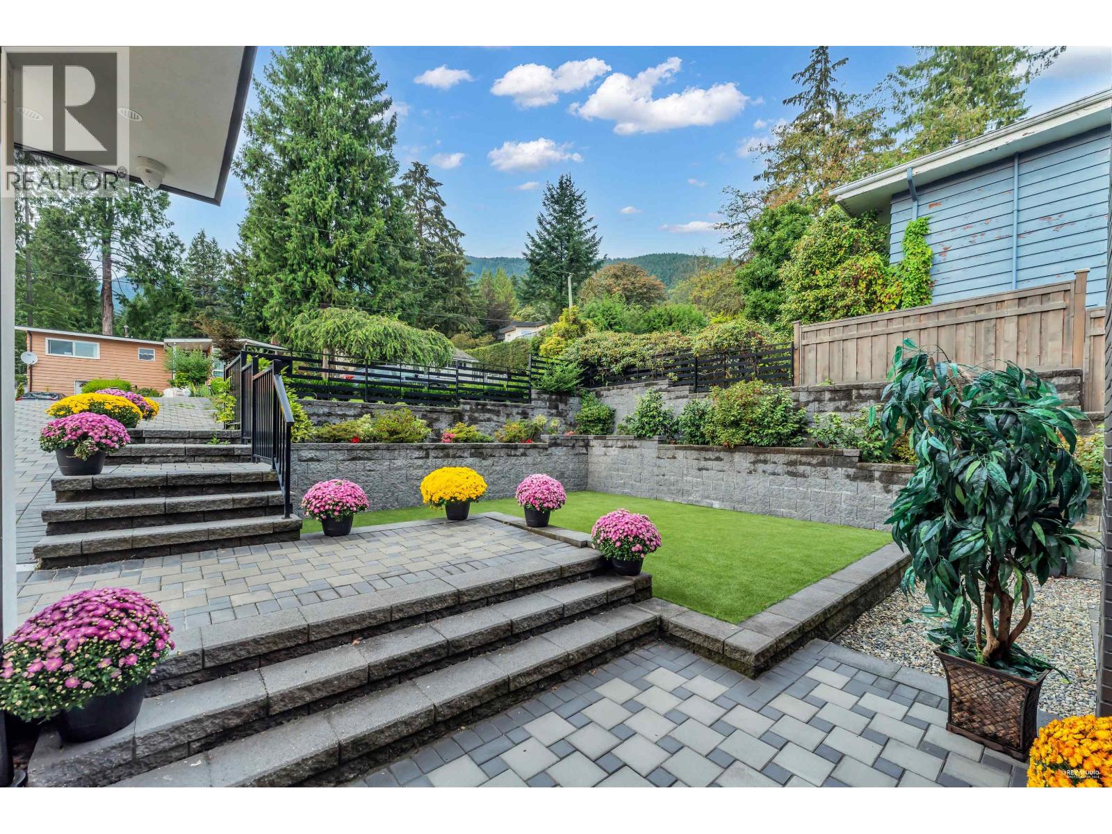 929 CANYON BOULEVARD, North Vancouver