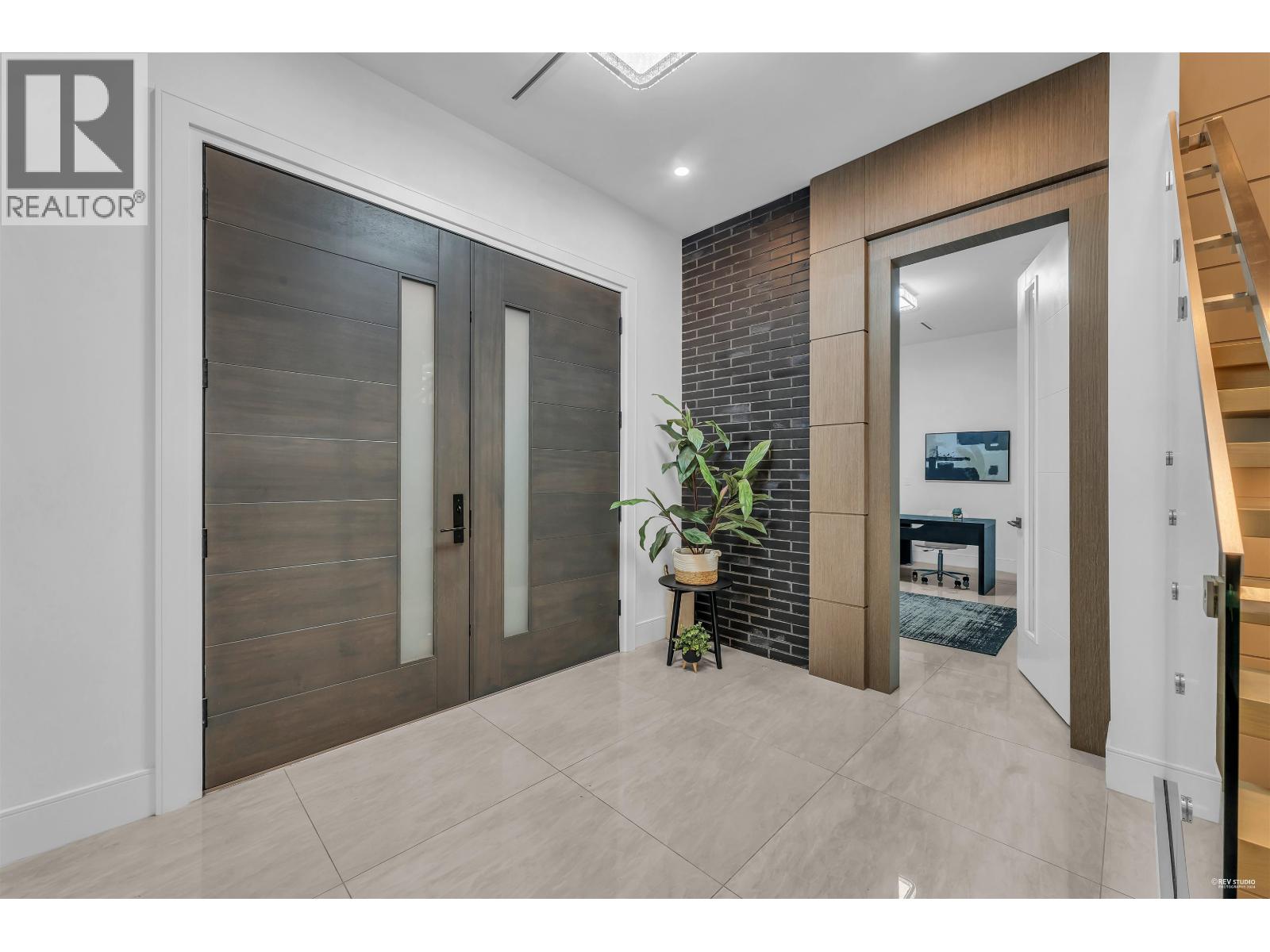 929 CANYON BOULEVARD, North Vancouver