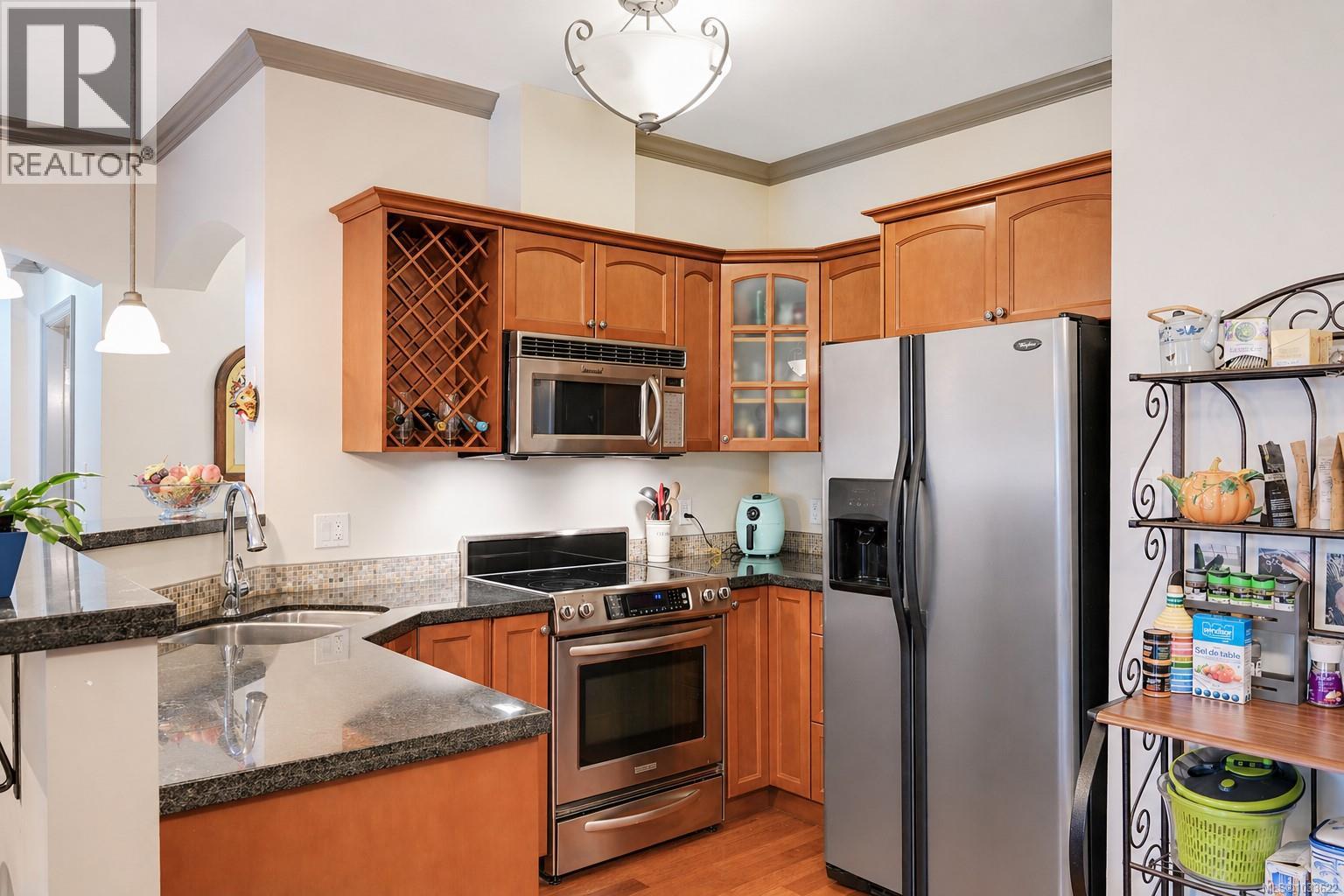 204 1620 McKenzie Avenue, Saanich