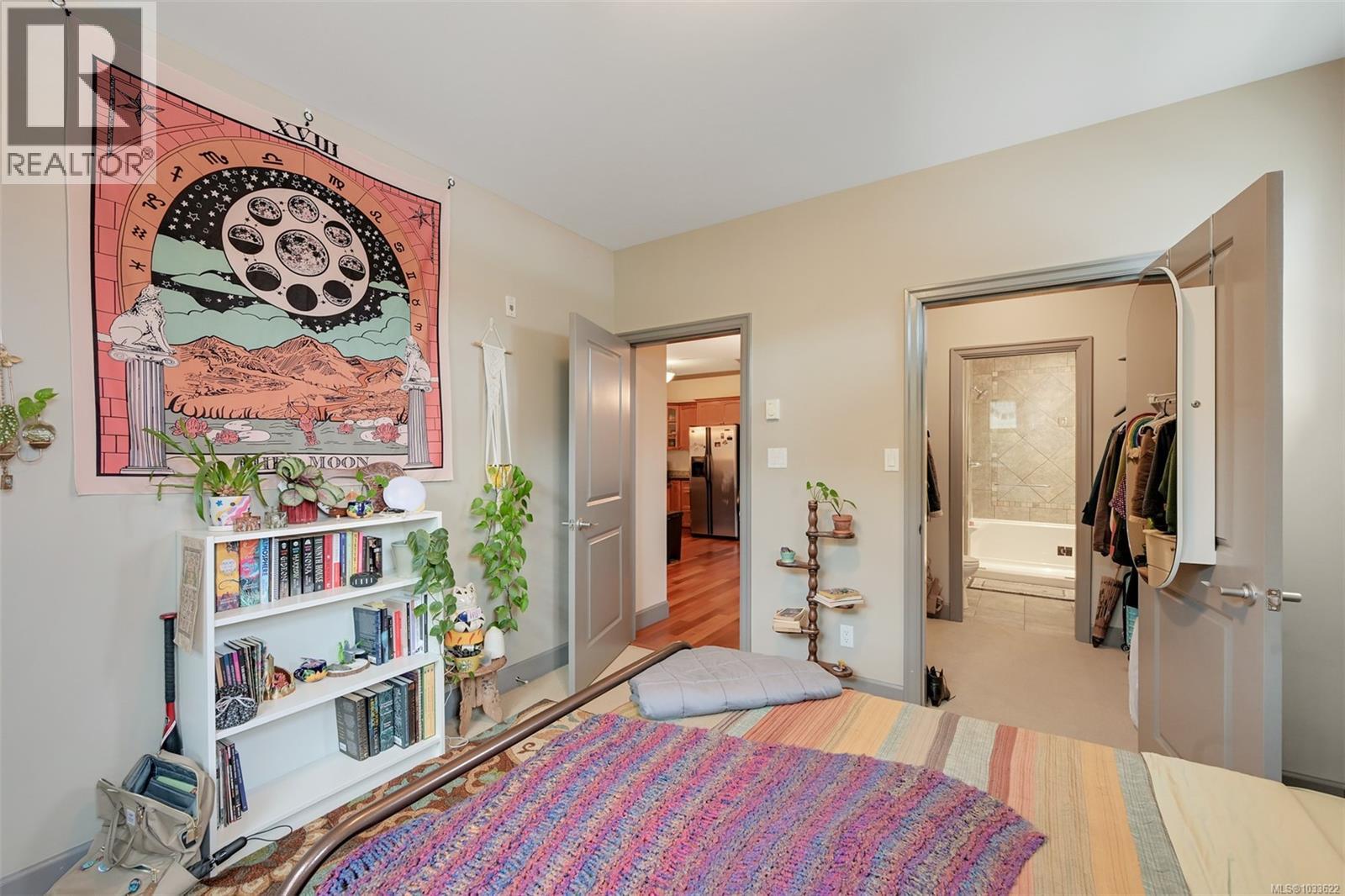 204 1620 McKenzie Avenue, Saanich