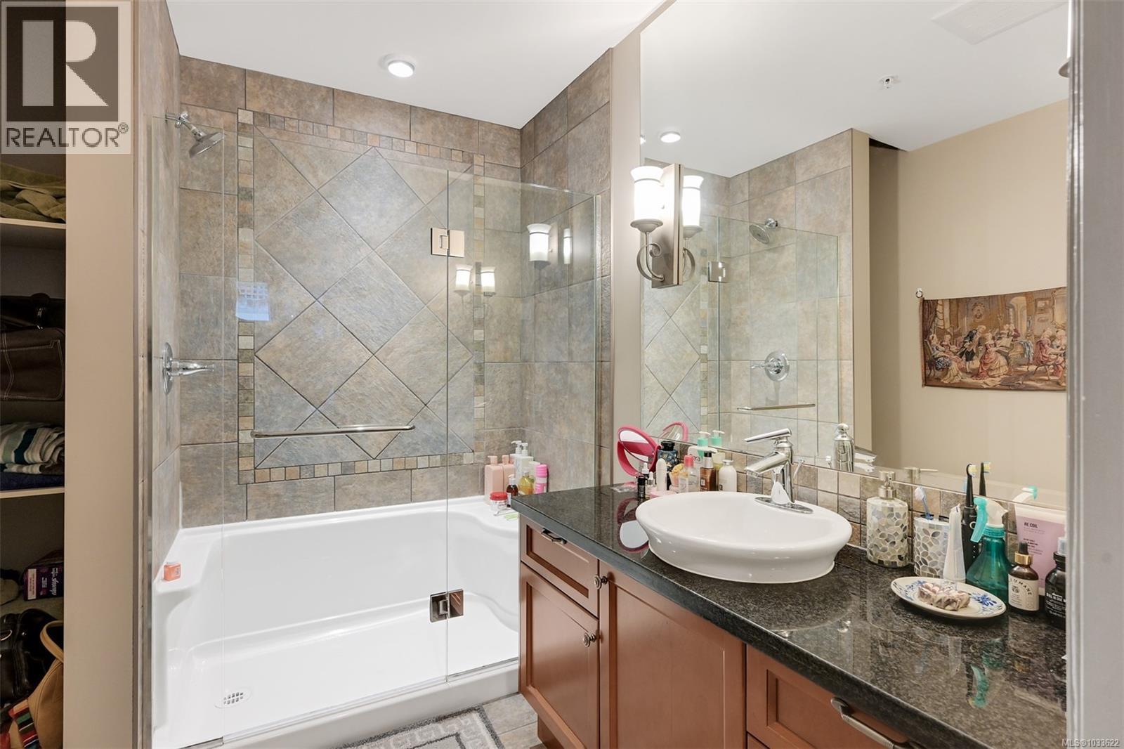 204 1620 McKenzie Avenue, Saanich