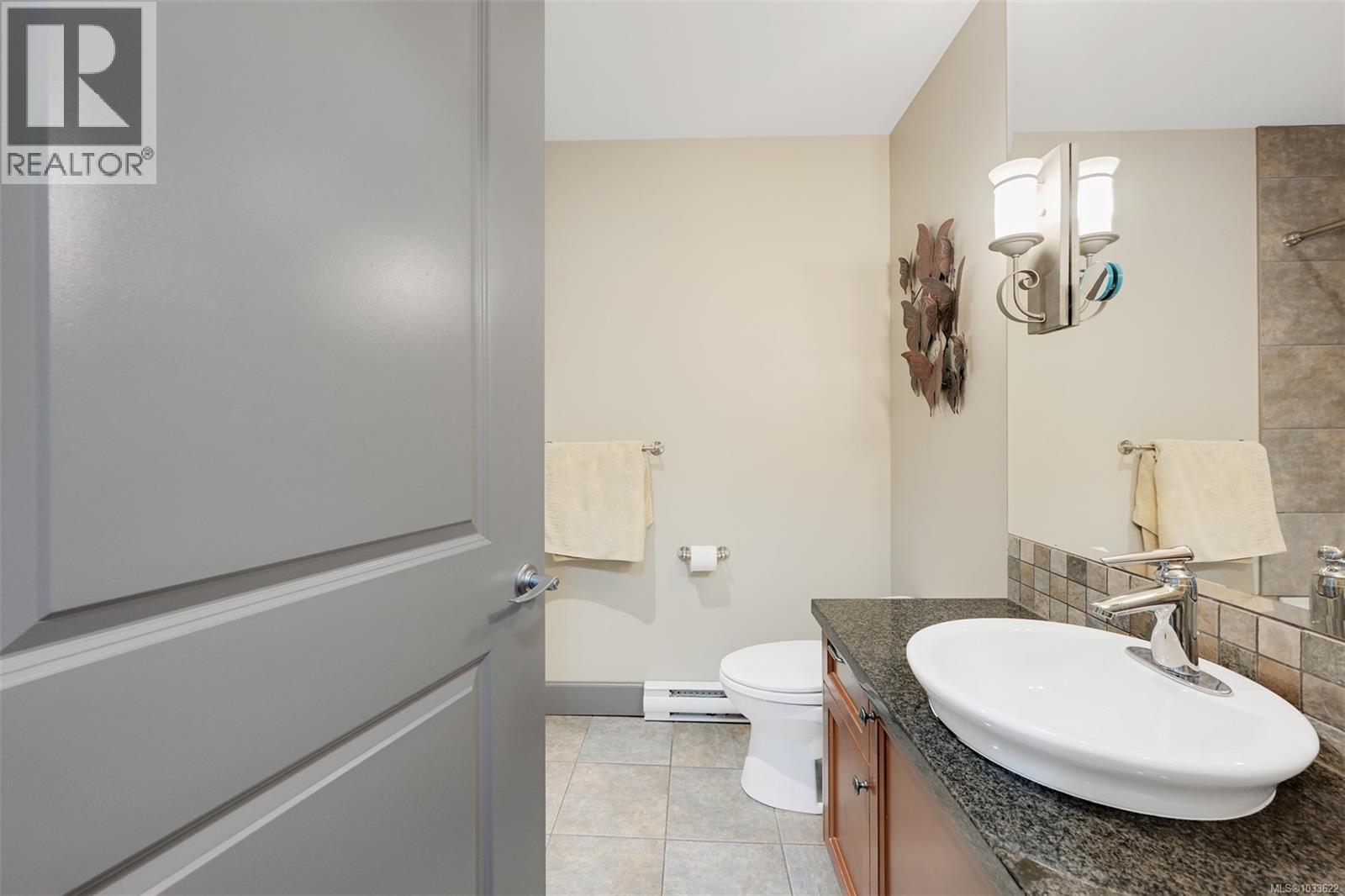 204 1620 McKenzie Avenue, Saanich