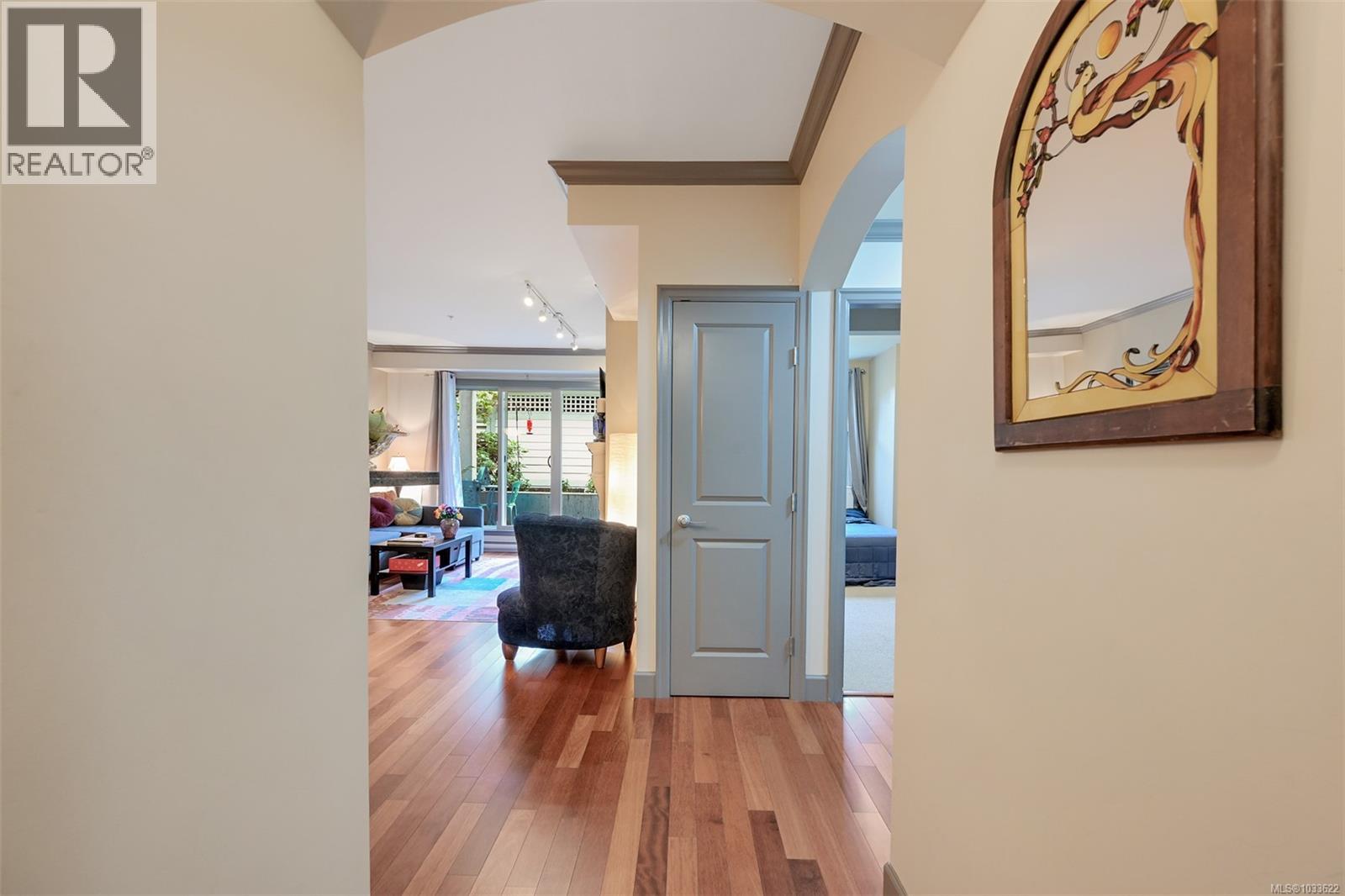 204 1620 McKenzie Avenue, Saanich