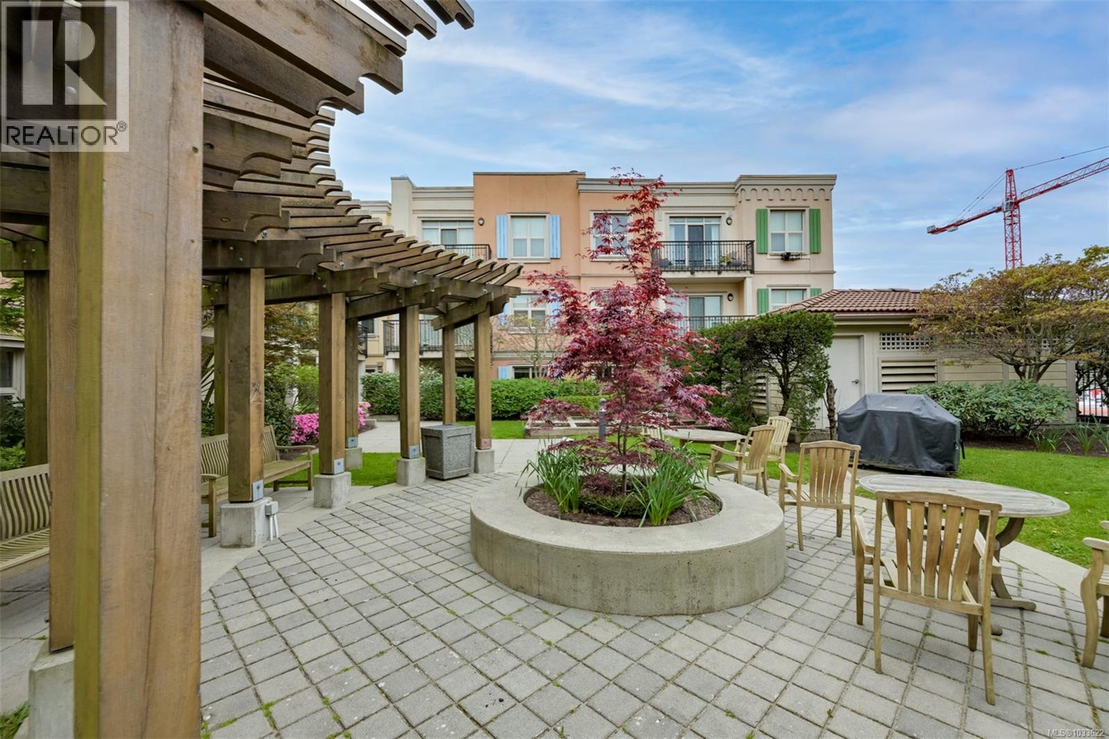 204 1620 McKenzie Avenue, Saanich