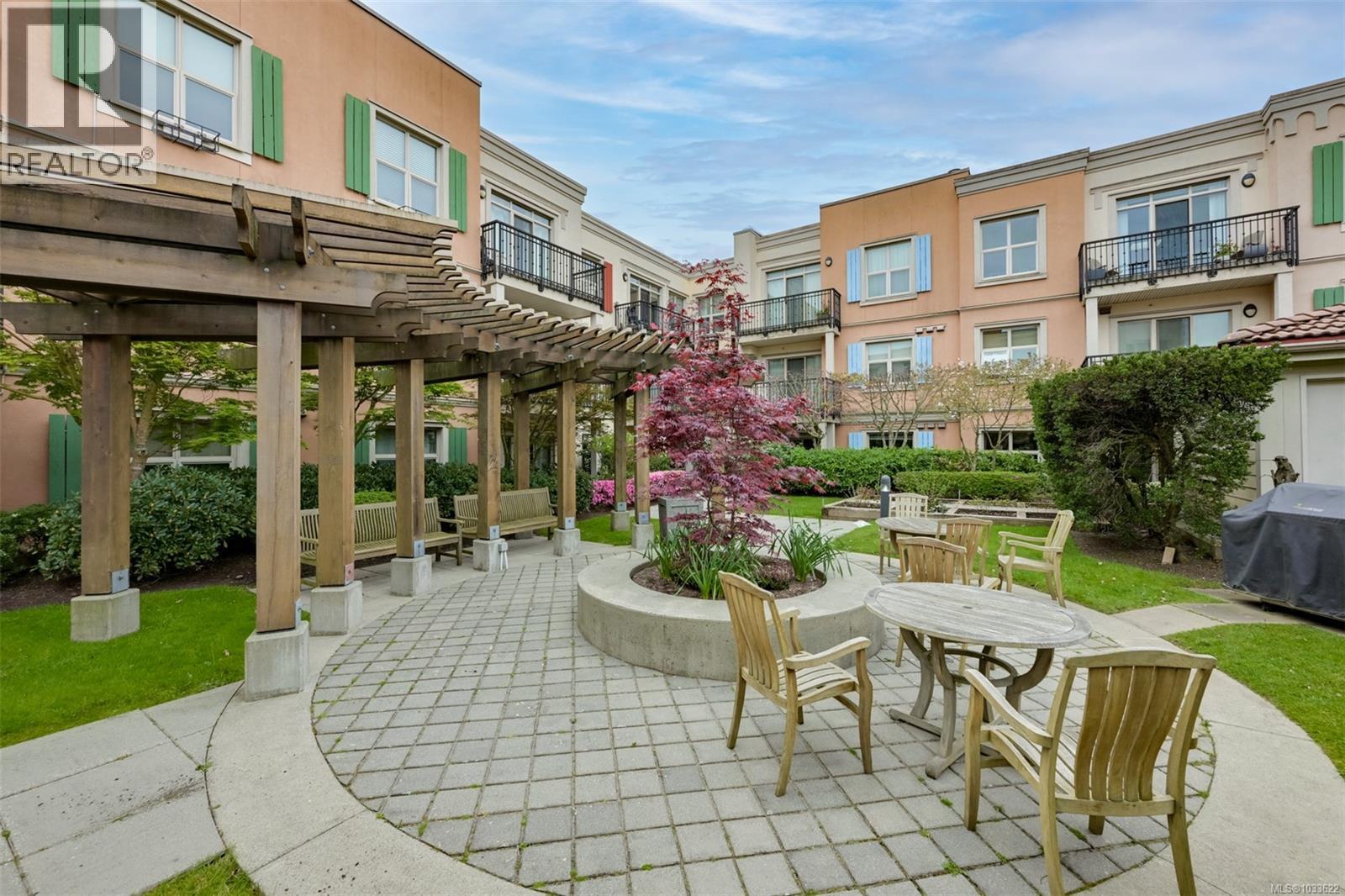 204 1620 McKenzie Avenue, Saanich