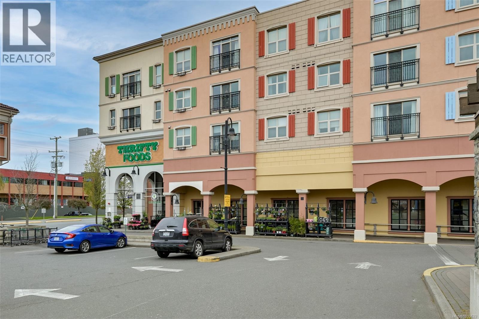 204 1620 McKenzie Avenue, Saanich