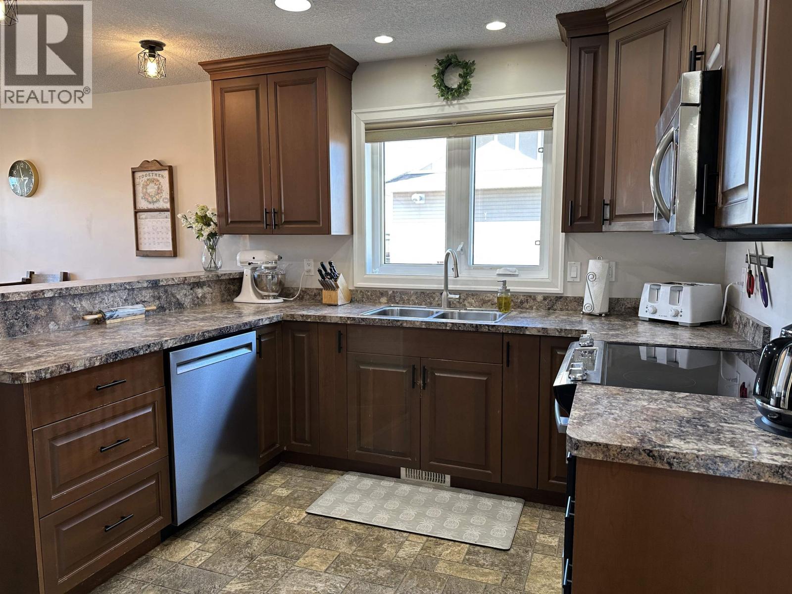 8804 118A AVENUE - Image 3