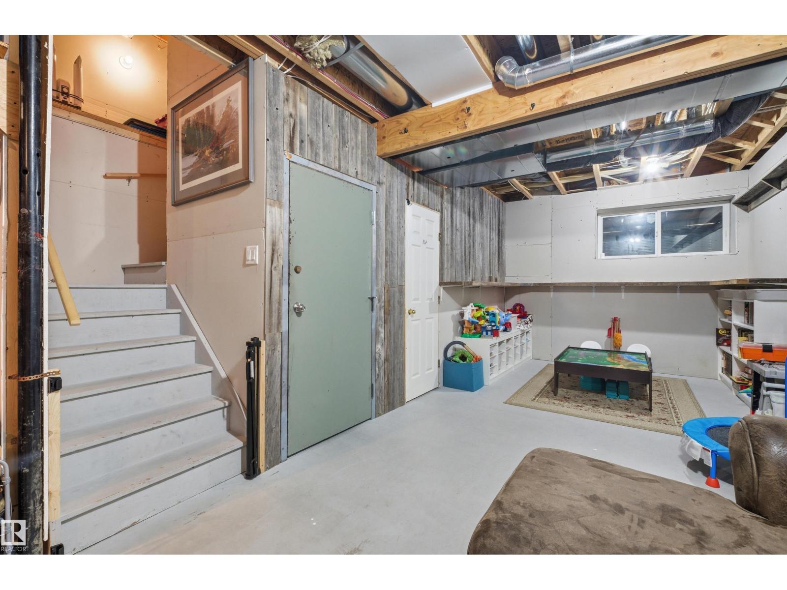 2030 South Creek DR, Stony Plain