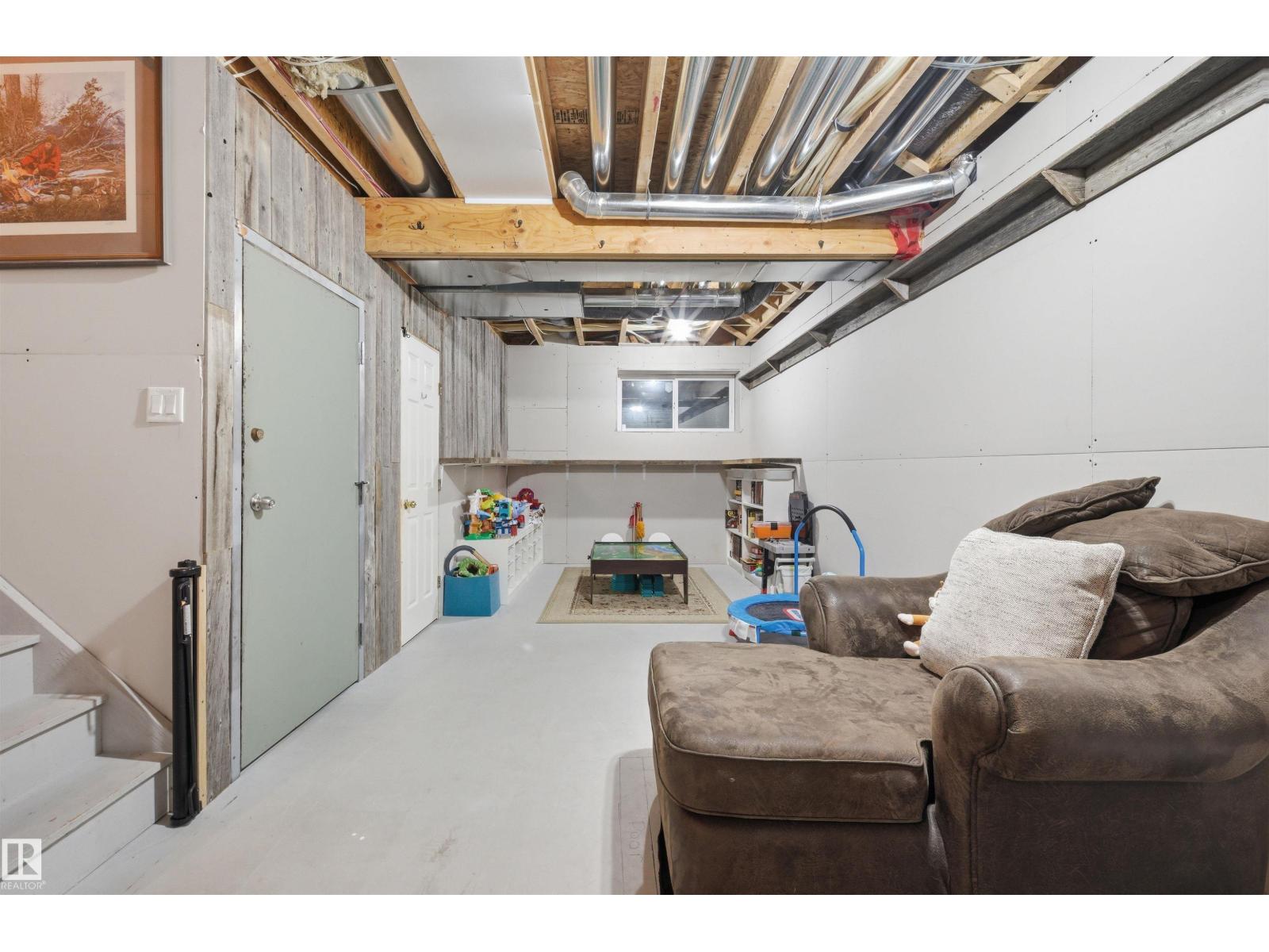 2030 South Creek DR, Stony Plain