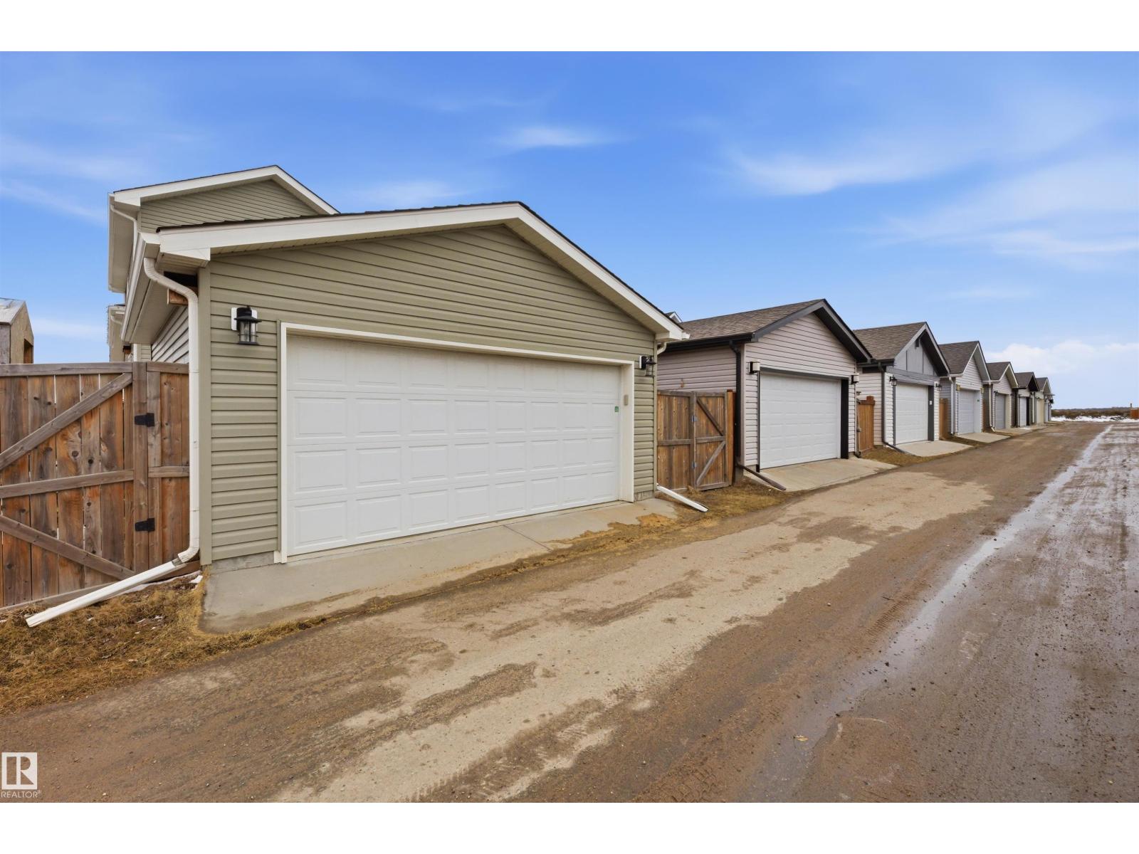 2030 South Creek DR, Stony Plain