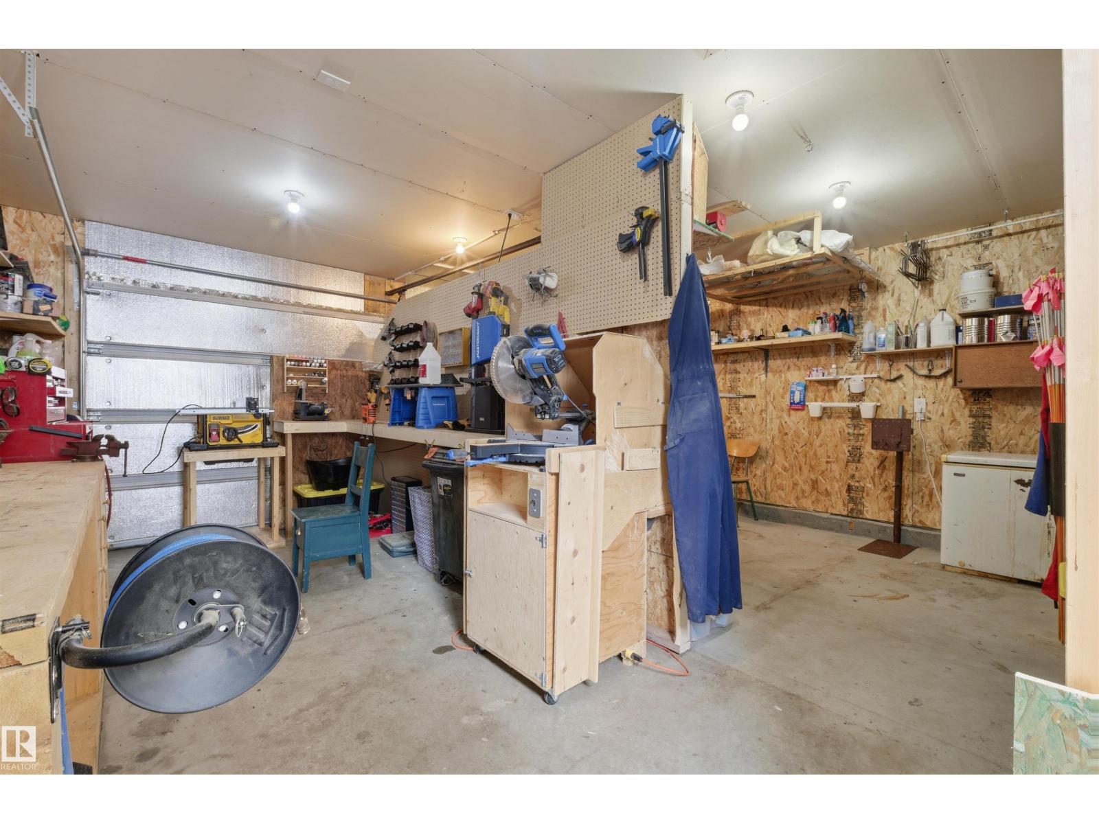 2030 South Creek DR, Stony Plain