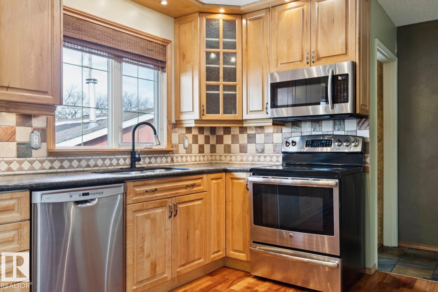9124 167 ST NW - 4