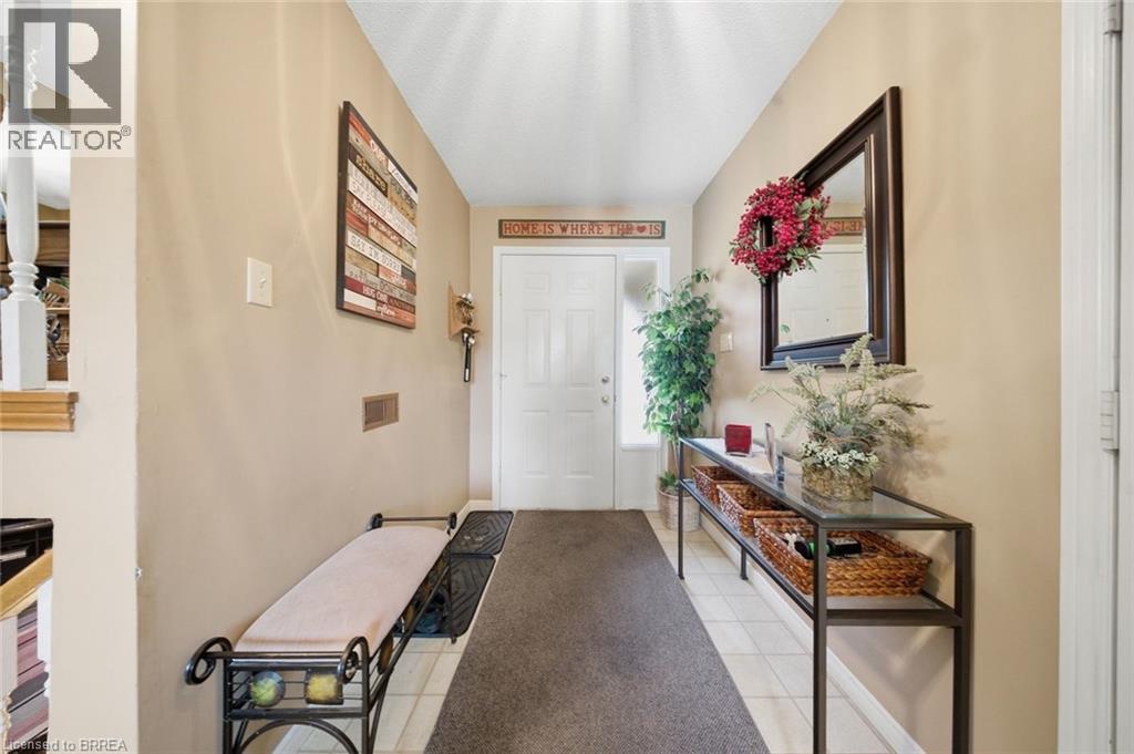 2 FLAMBORO Court, Brantford, Ontario, N3P1W1 — Photo 4