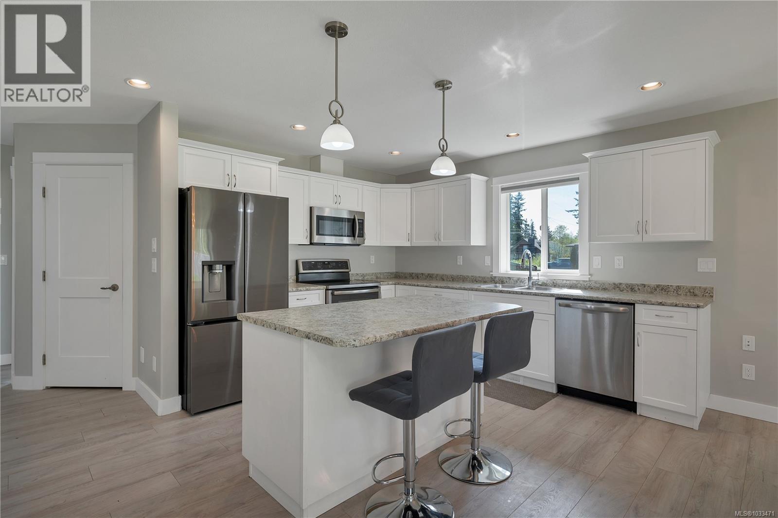 3965 Leeming Rd - 2