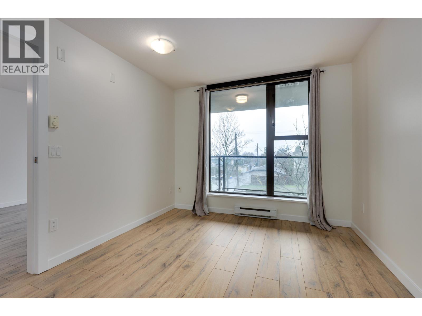 306 683 W VICTORIA PARK
