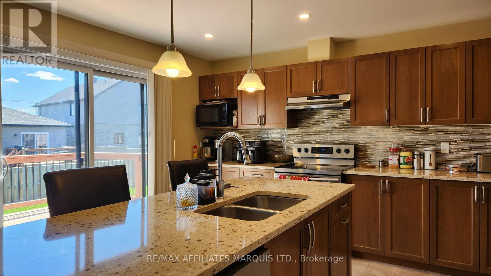 369 BELFORT CRESCENT - 2