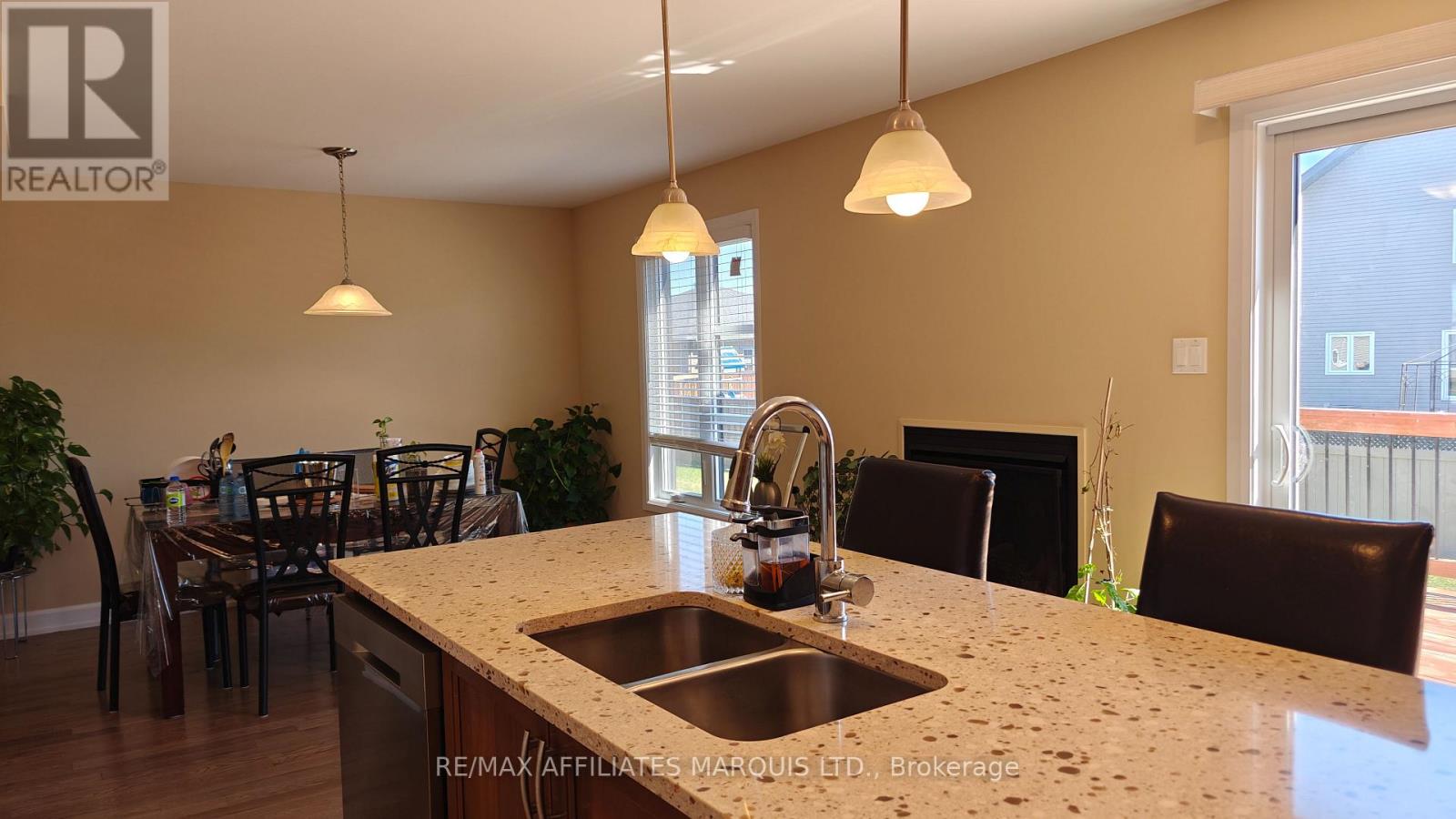 369 BELFORT CRESCENT - 3