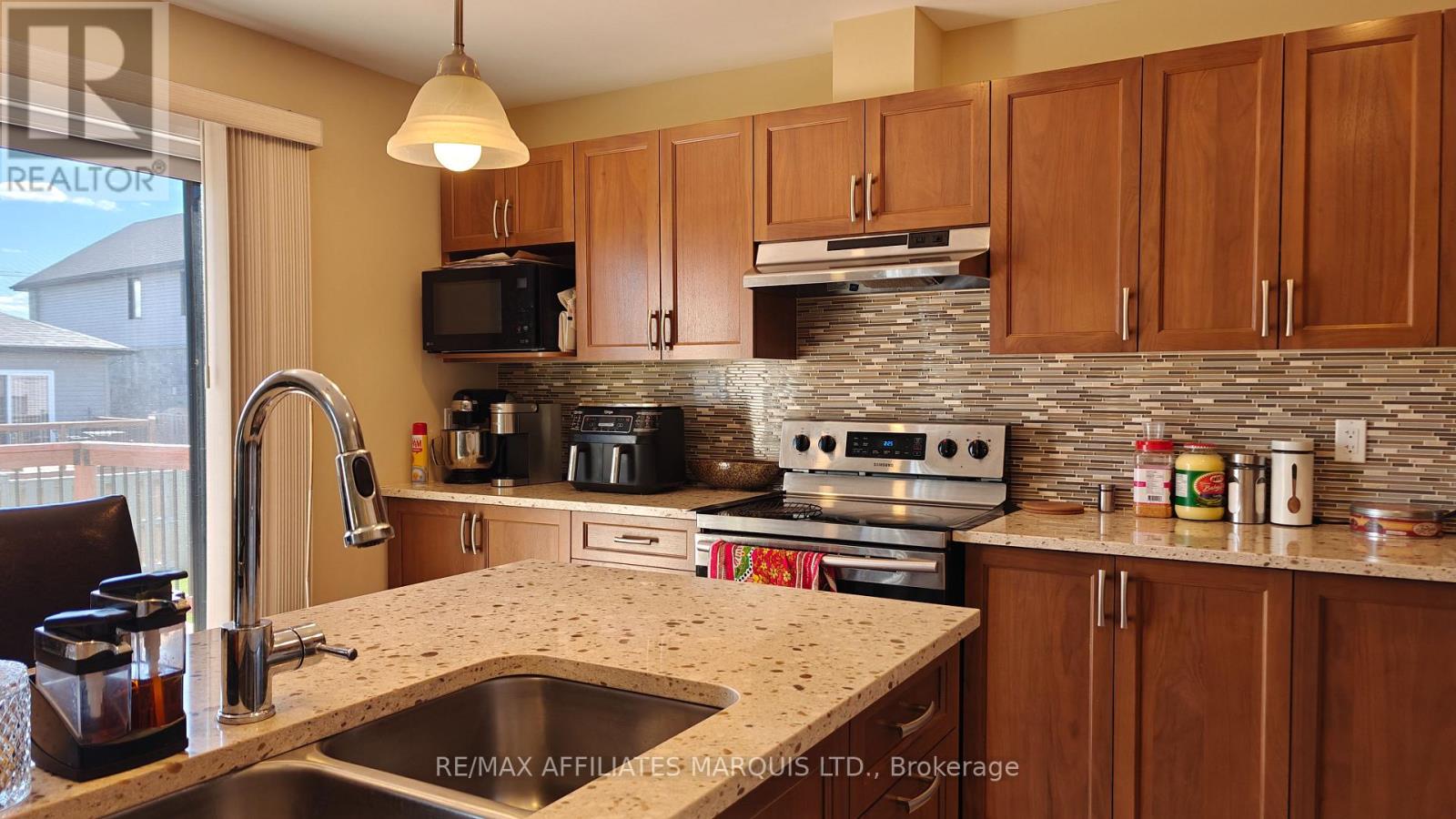 369 BELFORT CRESCENT - 5