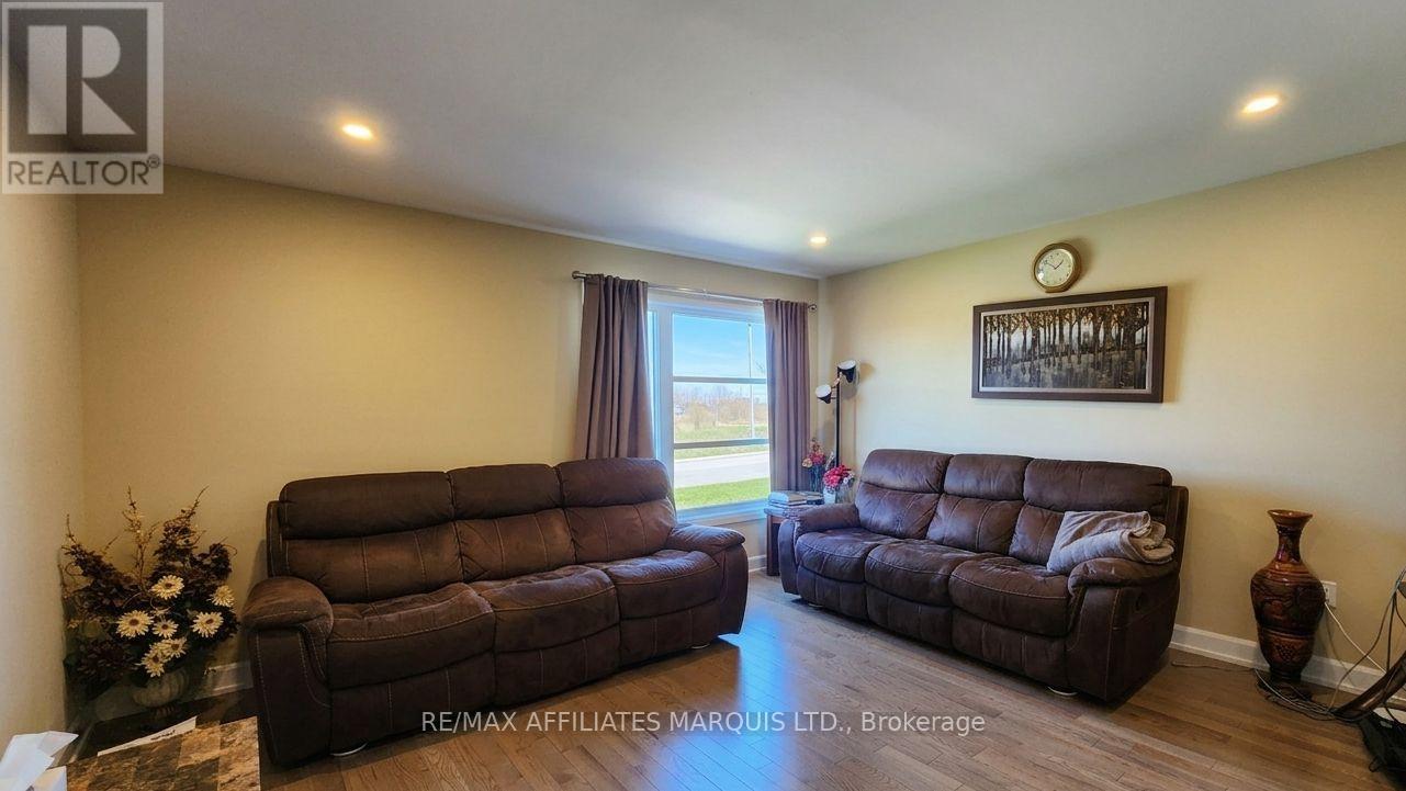 369 BELFORT CRESCENT - 6