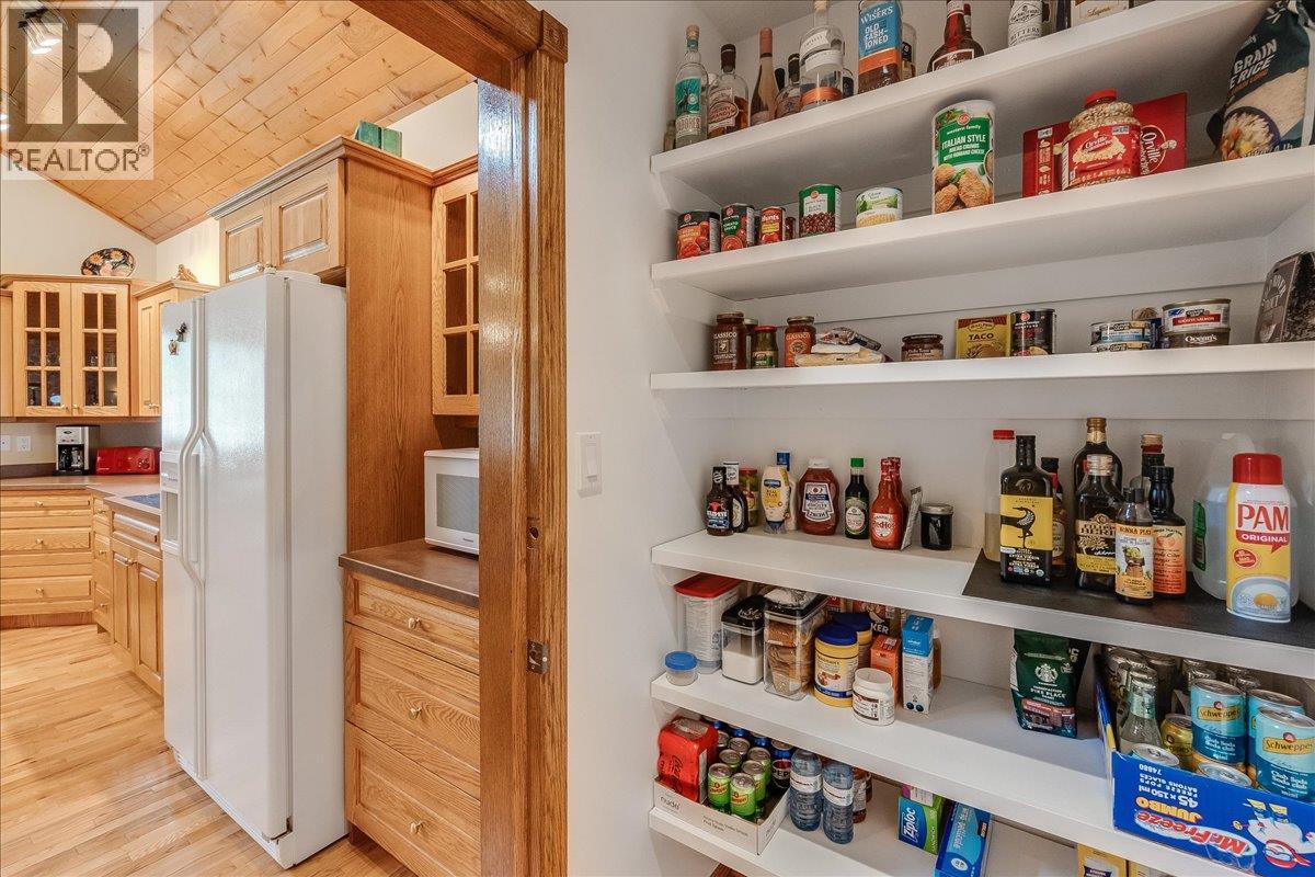 664 Ainslie Road - 48