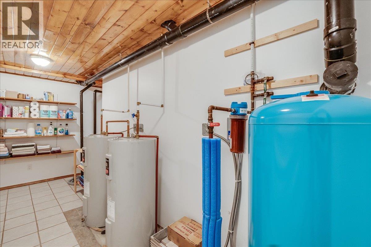 664 Ainslie Road - 85