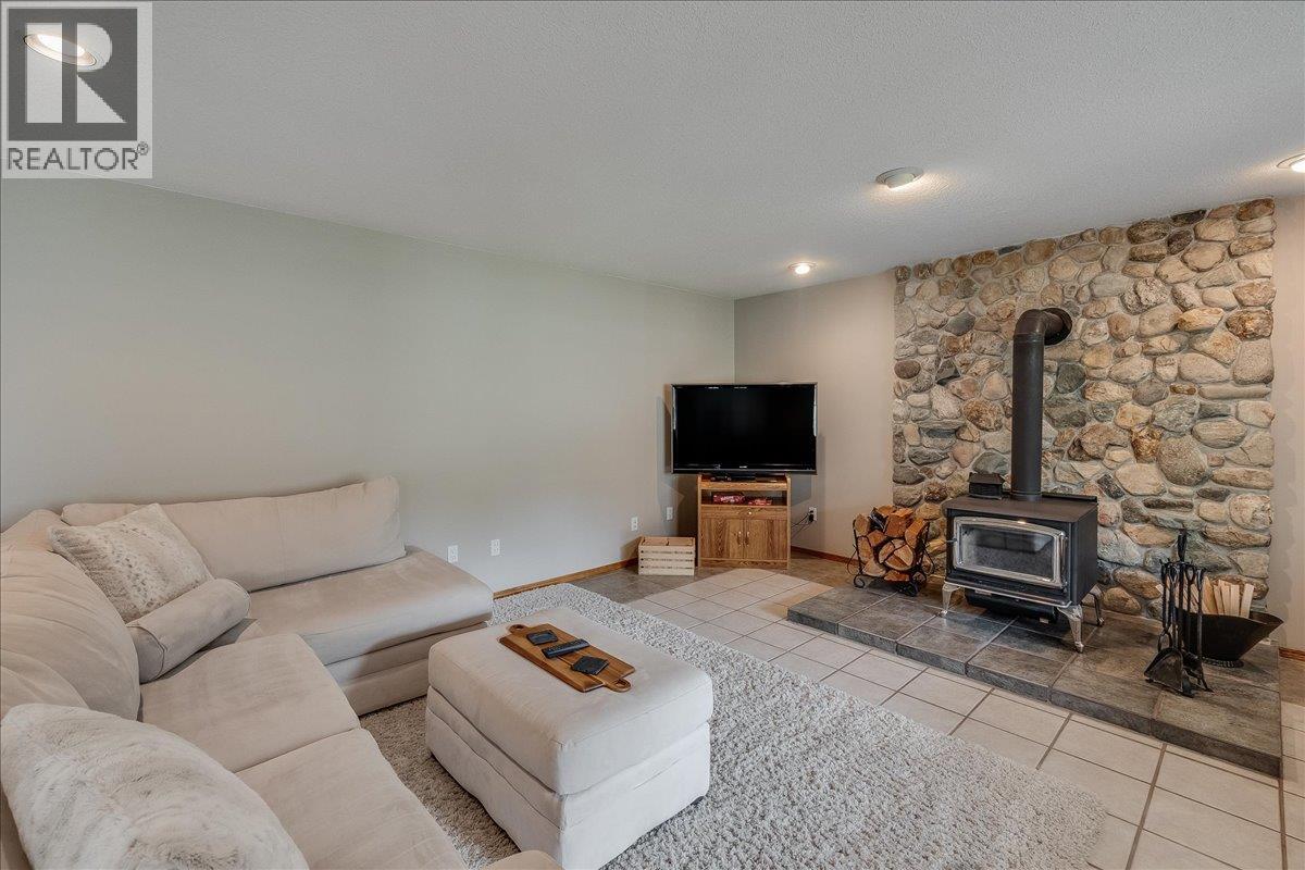 664 Ainslie Road - 72