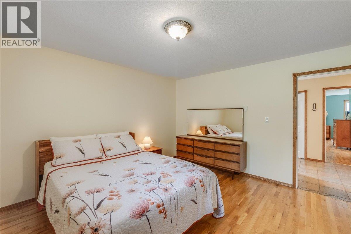 664 Ainslie Road - 64