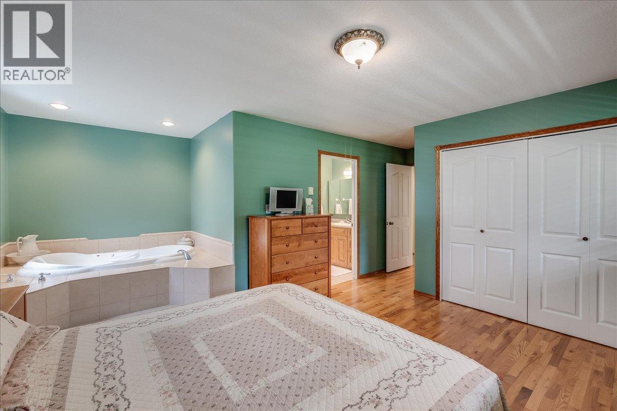 664 Ainslie Road - 57