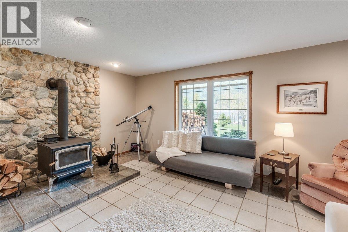 664 Ainslie Road - 73