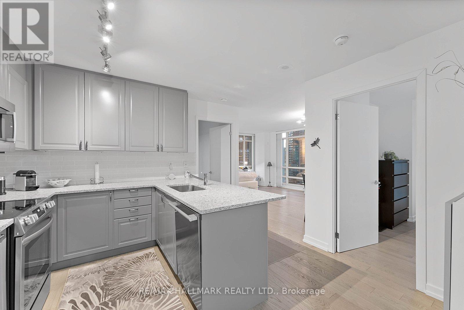 #1810 381 FRONT STREET W - 10