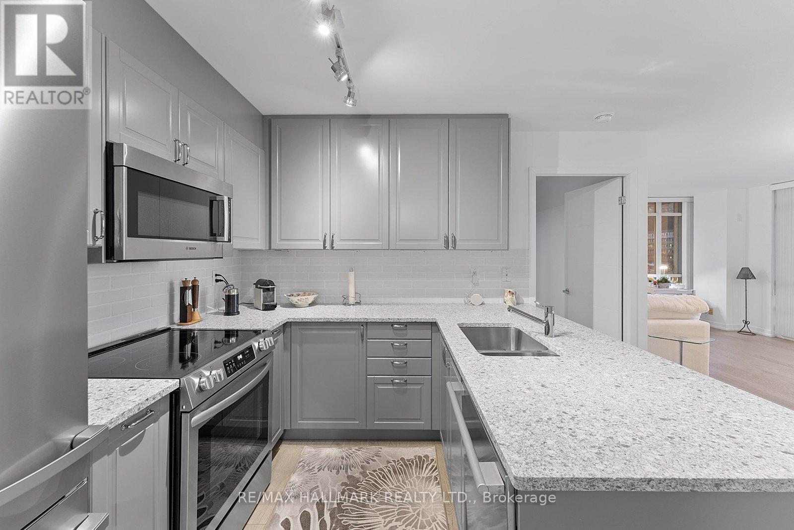 #1810 381 FRONT STREET W - 11