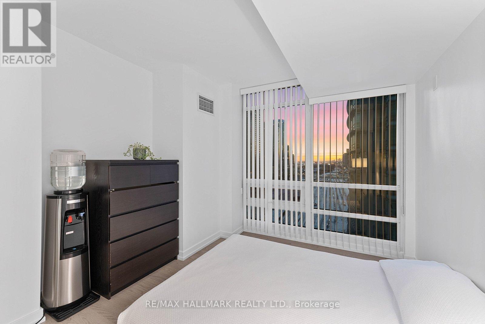 #1810 381 FRONT STREET W - 14