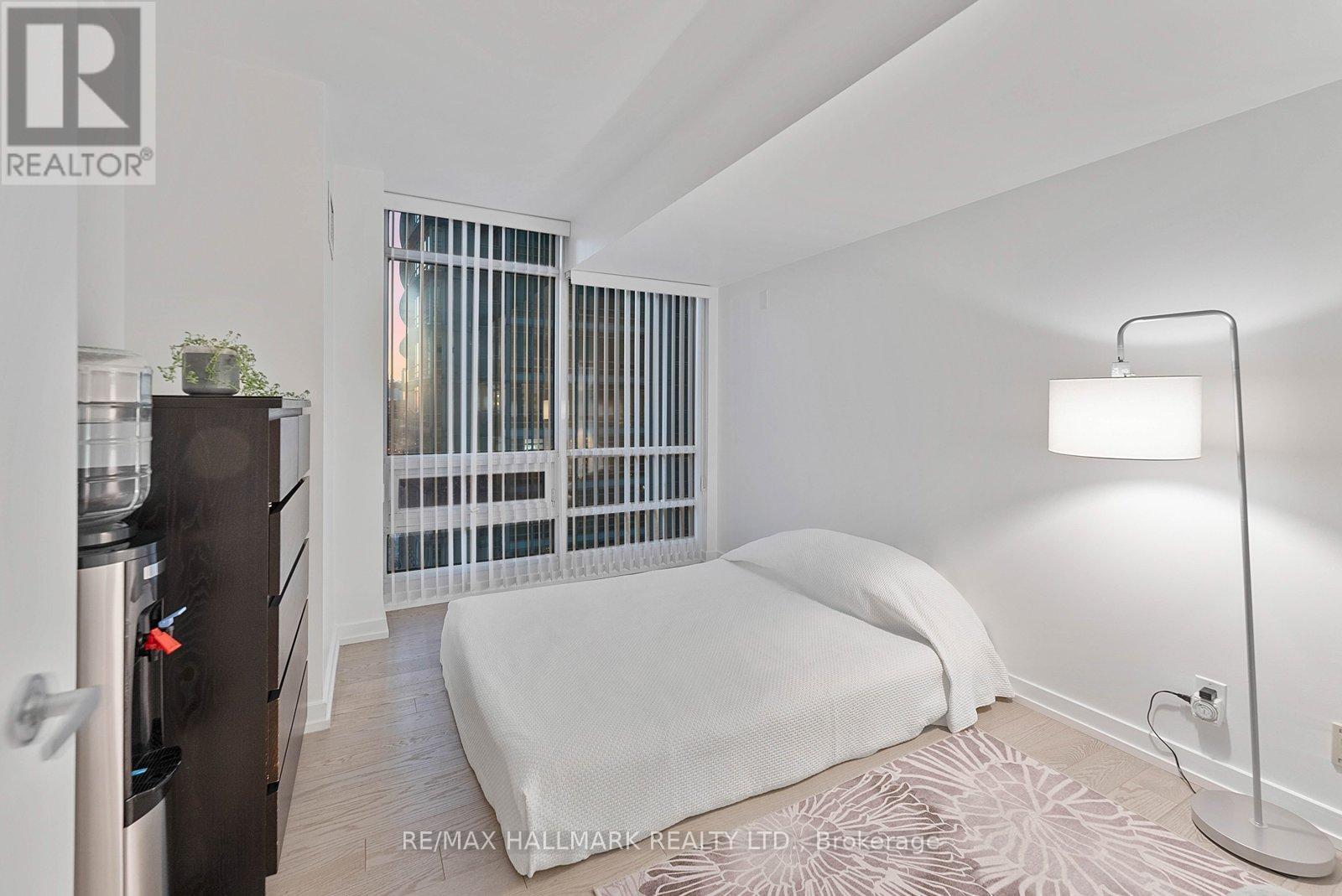 #1810 381 FRONT STREET W - 15