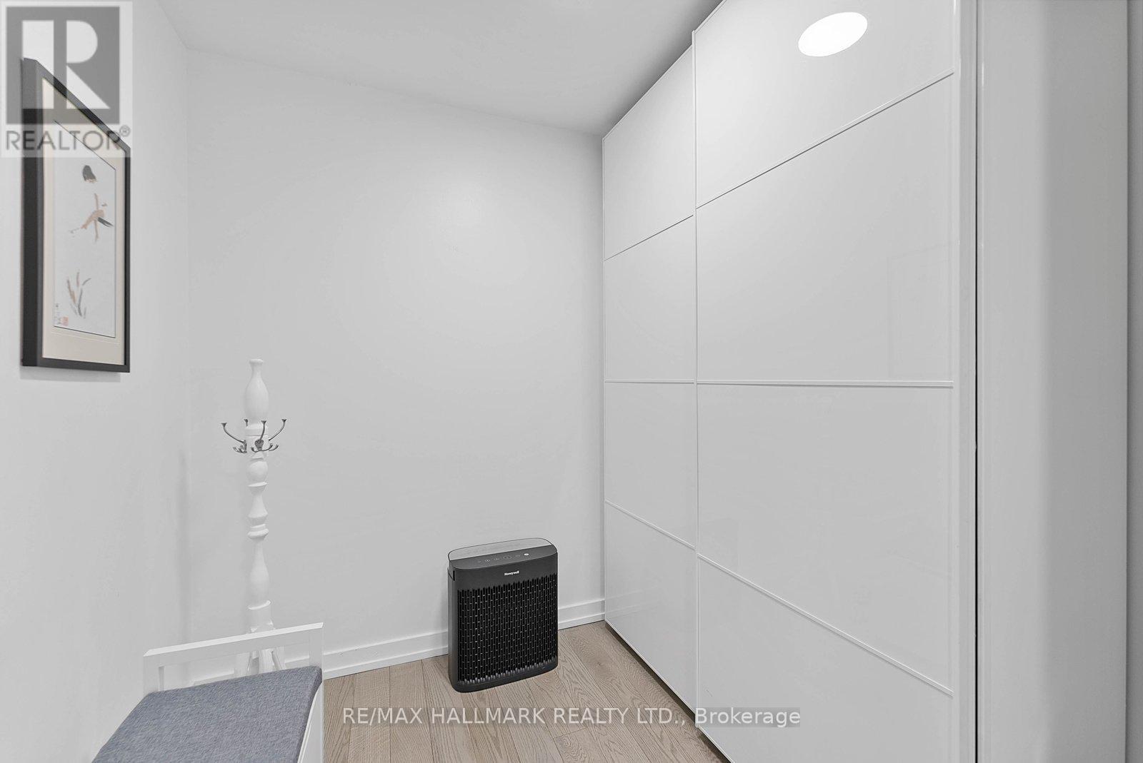 #1810 381 FRONT STREET W - 19