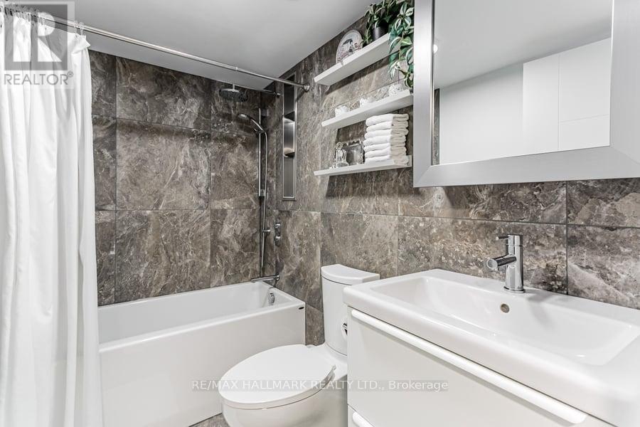 #1810 381 FRONT STREET W - 21