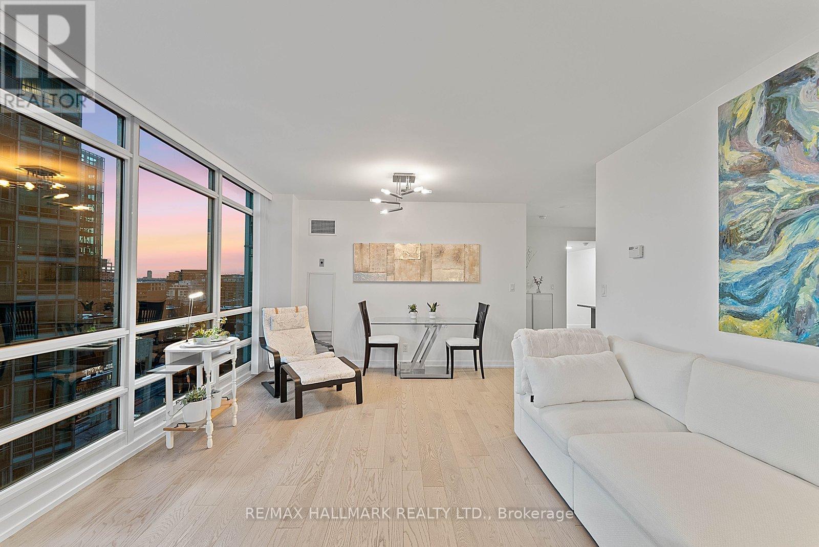 #1810 381 FRONT STREET W - 5