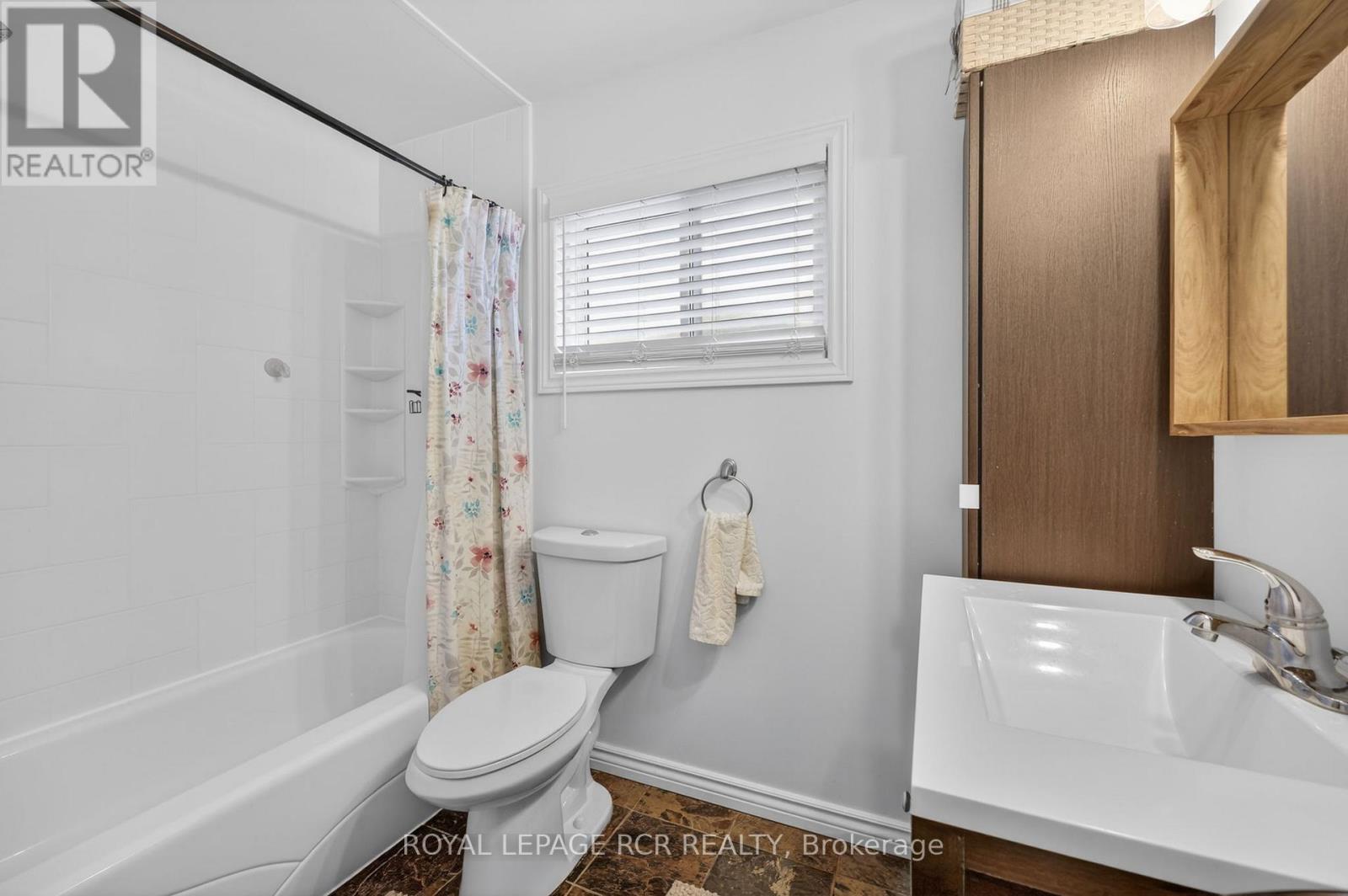 Main 4 Piece Bath