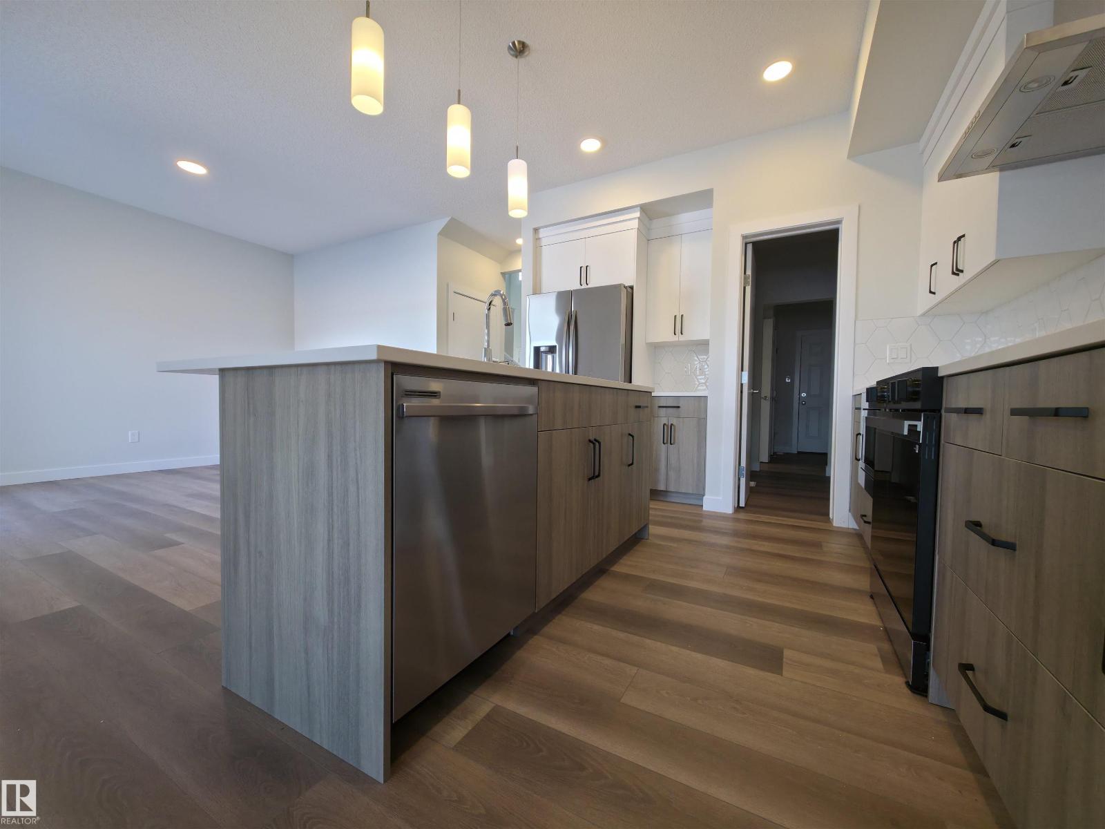19007 20 Avenue NW - Photo 9