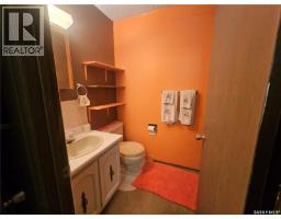 2pc Ensuite bath - 579 Poplar Crescent, Shaunavon, SK S0N2M0 Photo 13