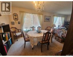 Living room - 579 Poplar Crescent, Shaunavon, SK S0N2M0 Photo 6