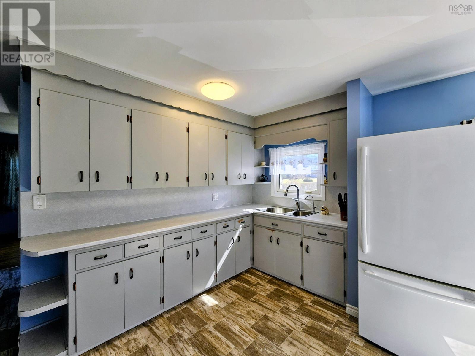 Property 2 of 44 of 14 Edina Street