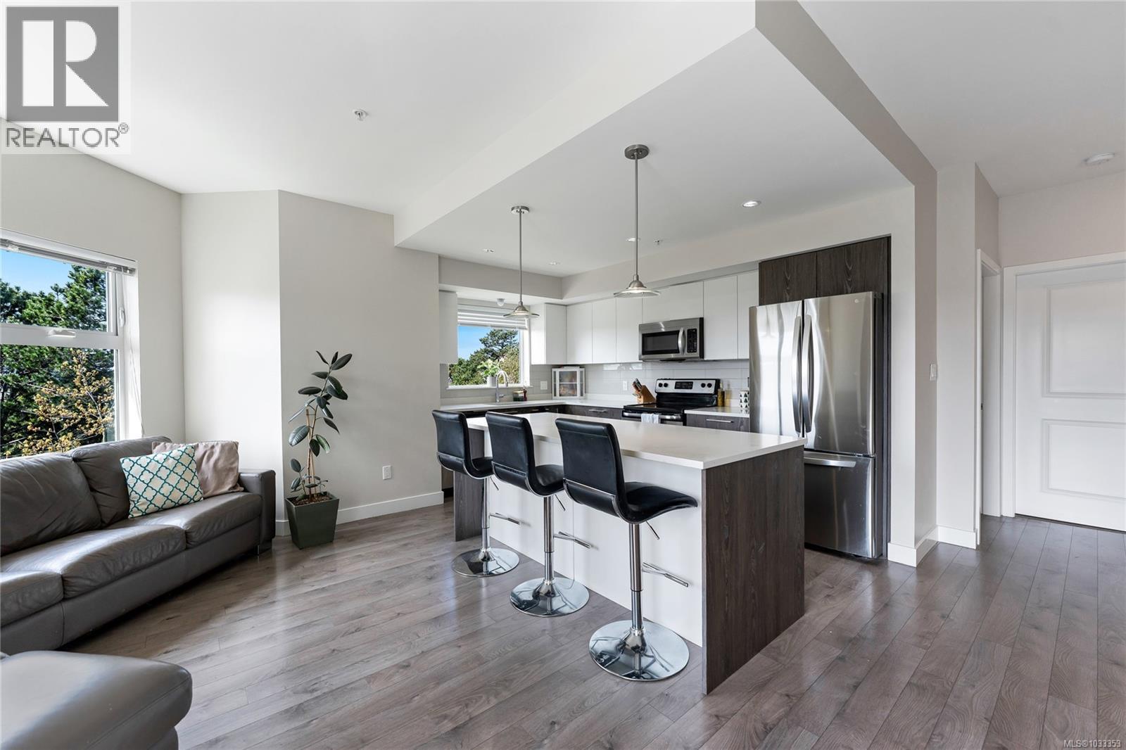 309 1000 Inverness Road, Saanich